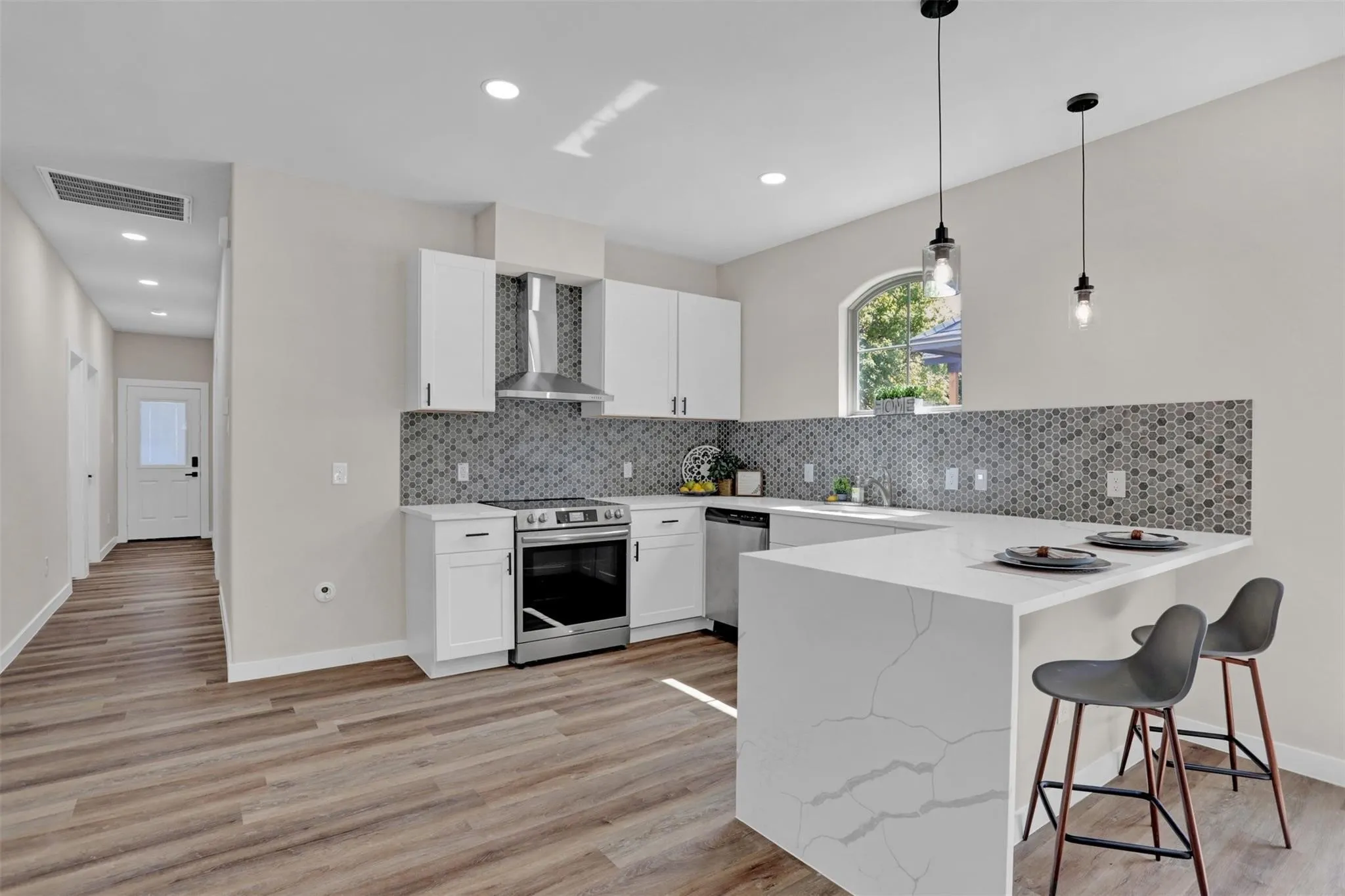 Single Family Residence For Rent in Grayson County , 705 E Hanna Street, Denison, Texas 75021, 3 Bedroom, 2 Bathroom, 1 Garage spaces, 1,314 Sqft, built in 2024, New Construction - Complete, mls#21176535, Real Estate Agent in Denison, Homes For Rent in Grayson county, Homes For Rent in Denison, Realtor in Denison Texas, Real Estate Brokerage Independent Realty Texas, Luminita Cordes Realtor