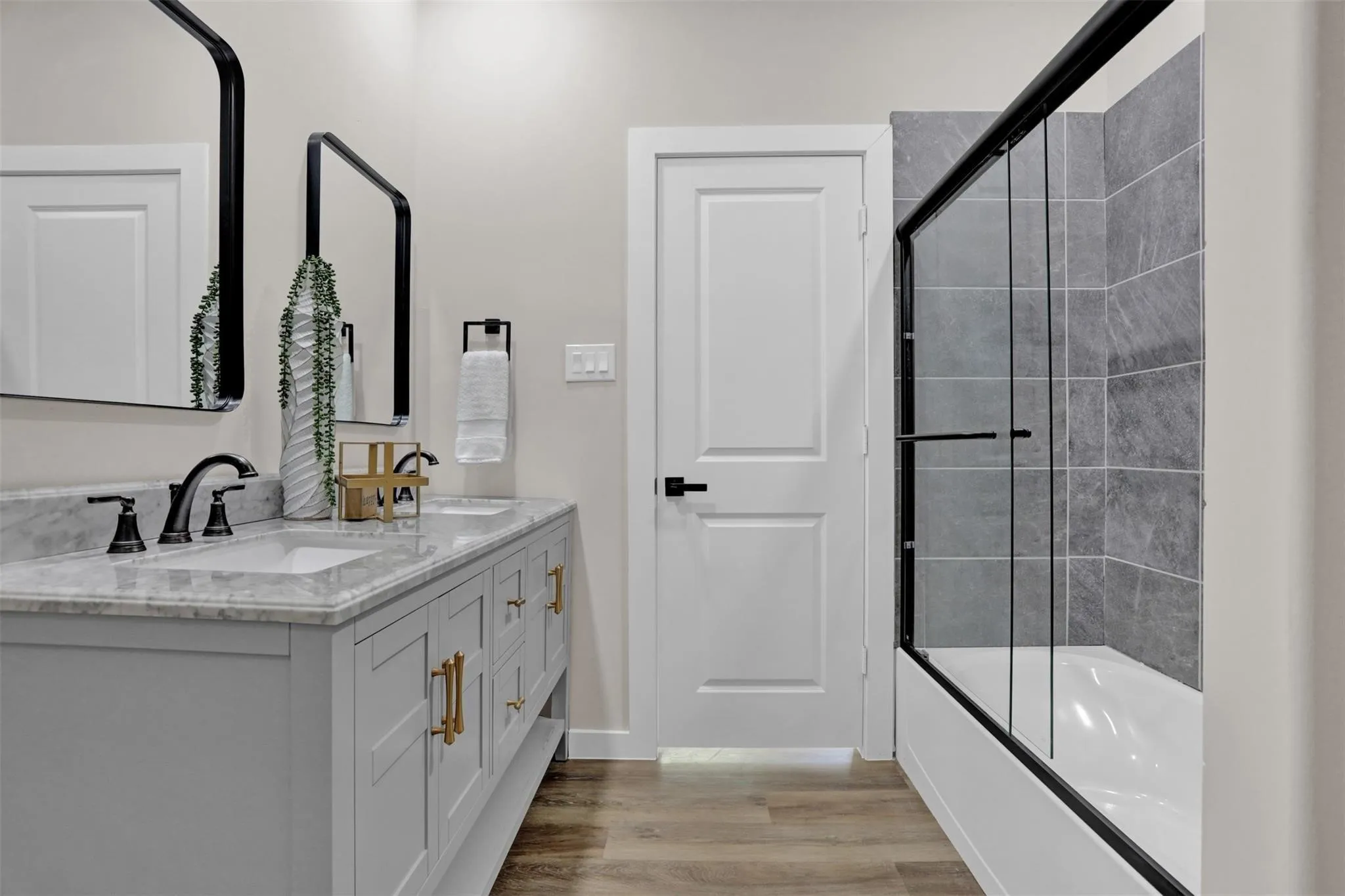 Single Family Residence For Rent in Grayson County , 705 E Hanna Street, Denison, Texas 75021, 3 Bedroom, 2 Bathroom, 1 Garage spaces, 1,314 Sqft, built in 2024, New Construction - Complete, mls#21176535, Real Estate Agent in Denison, Homes For Rent in Grayson county, Homes For Rent in Denison, Realtor in Denison Texas, Real Estate Brokerage Independent Realty Texas, Luminita Cordes Realtor