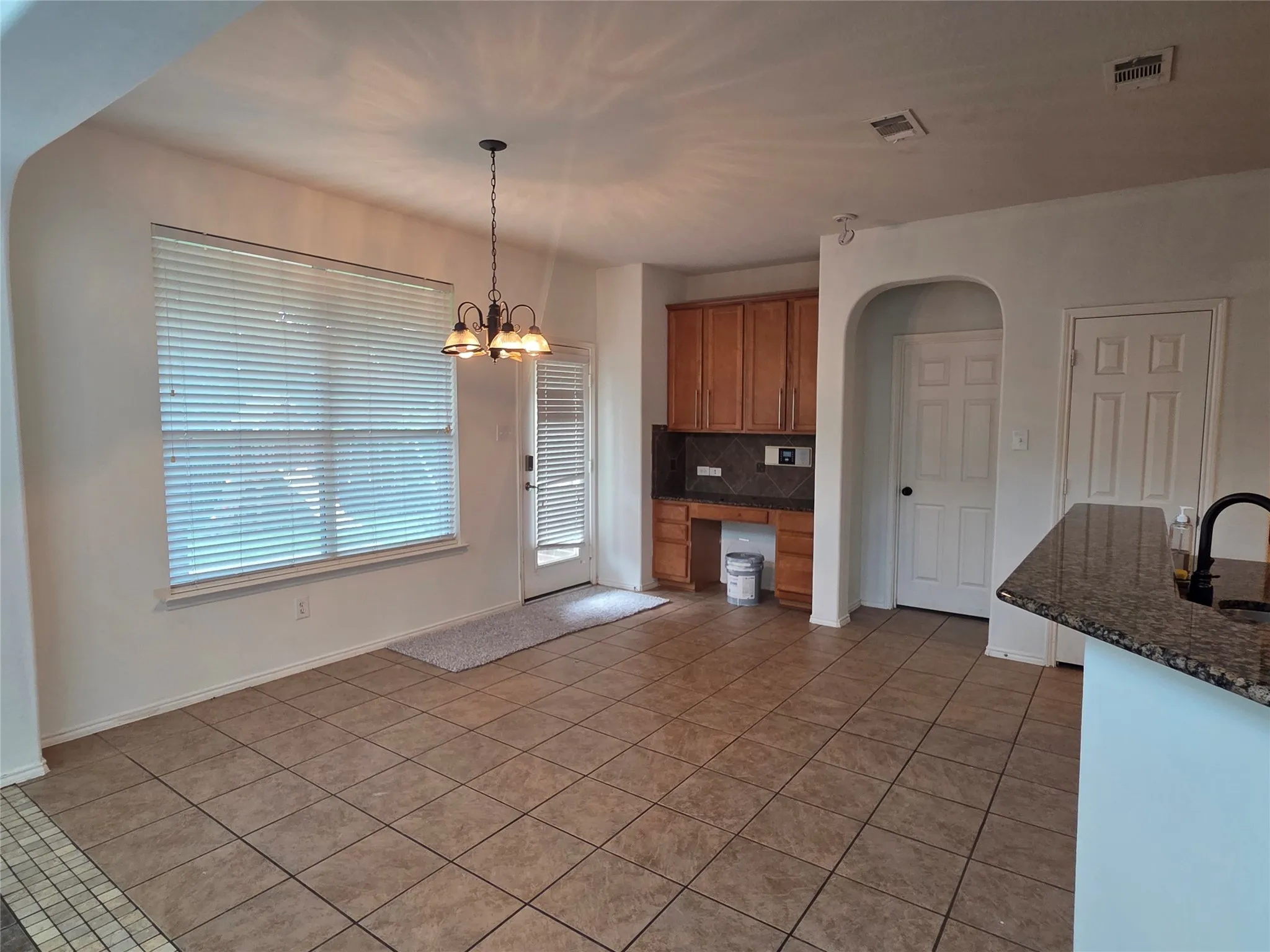 Single Family Residence For Sale in Dallas County , 662 OAK CREEK Drive, Cedar Hill, Texas 75104, 4 Bedroom, 4 Bathroom, 3 Garage spaces, 3,981 Sqft, built in 2006, mls#21167923, Real Estate Agent in Cedar Hill, Homes For Sale in Dallas county, Homes For Sale in Cedar Hill, Realtor in Cedar Hill Texas, Real Estate Brokerage Independent Realty Texas, Luminita Cordes Realtor