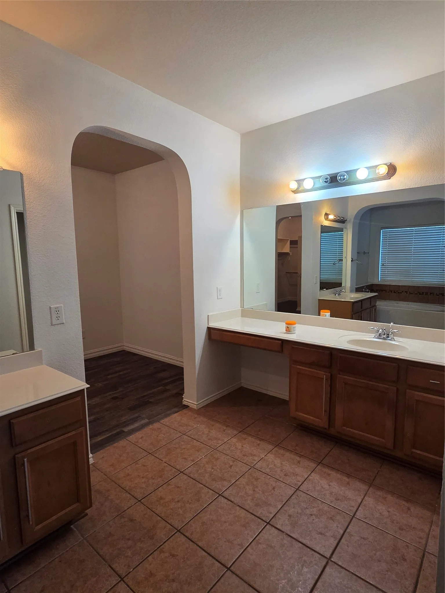 Single Family Residence For Sale in Dallas County , 662 OAK CREEK Drive, Cedar Hill, Texas 75104, 4 Bedroom, 4 Bathroom, 3 Garage spaces, 3,981 Sqft, built in 2006, mls#21167923, Real Estate Agent in Cedar Hill, Homes For Sale in Dallas county, Homes For Sale in Cedar Hill, Realtor in Cedar Hill Texas, Real Estate Brokerage Independent Realty Texas, Luminita Cordes Realtor