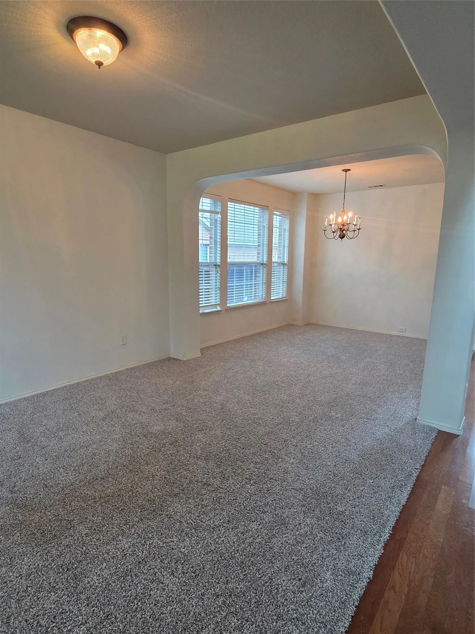 Single Family Residence For Sale in Dallas County , 662 OAK CREEK Drive, Cedar Hill, Texas 75104, 4 Bedroom, 4 Bathroom, 3 Garage spaces, 3,981 Sqft, built in 2006, mls#21167923, Real Estate Agent in Cedar Hill, Homes For Sale in Dallas county, Homes For Sale in Cedar Hill, Realtor in Cedar Hill Texas, Real Estate Brokerage Independent Realty Texas, Luminita Cordes Realtor