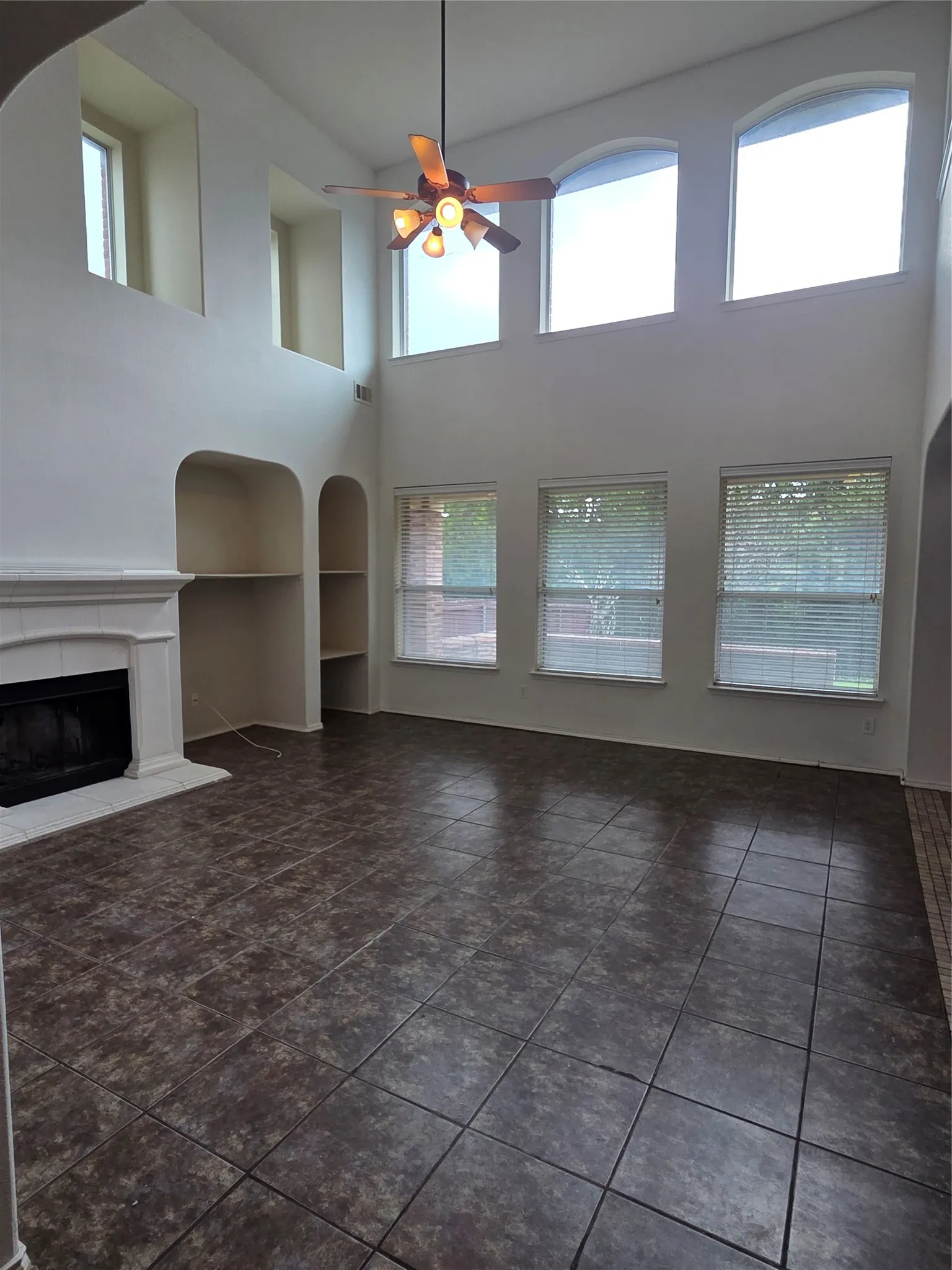 Single Family Residence For Sale in Dallas County , 662 OAK CREEK Drive, Cedar Hill, Texas 75104, 4 Bedroom, 4 Bathroom, 3 Garage spaces, 3,981 Sqft, built in 2006, mls#21167923, Real Estate Agent in Cedar Hill, Homes For Sale in Dallas county, Homes For Sale in Cedar Hill, Realtor in Cedar Hill Texas, Real Estate Brokerage Independent Realty Texas, Luminita Cordes Realtor