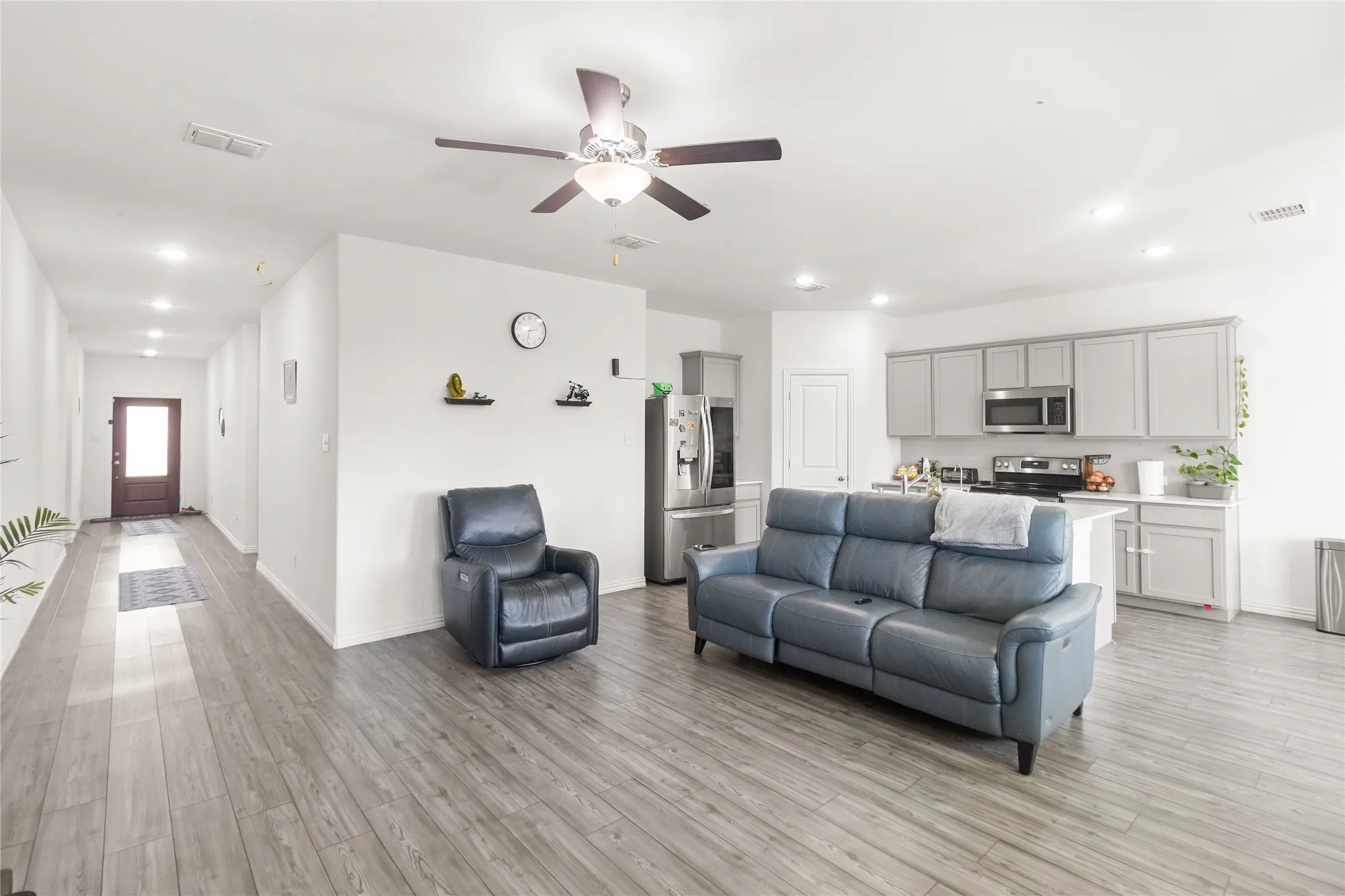 Single Family Residence For Sale in Denton County , 3505 Riverside Drive, Aubrey, Texas 76227, 4 Bedroom, 2 Bathroom, 2 Garage spaces, 1,838 Sqft, built in 2021, Preowned, mls#21171202, Real Estate Agent in Aubrey, Homes For Sale in Denton county, Homes For Sale in Aubrey, Realtor in Aubrey Texas, Real Estate Brokerage Independent Realty Texas, Luminita Cordes Realtor