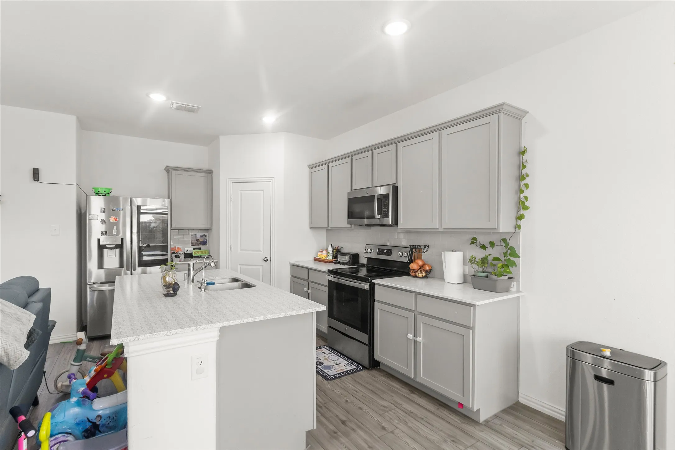 Single Family Residence For Sale in Denton County , 3505 Riverside Drive, Aubrey, Texas 76227, 4 Bedroom, 2 Bathroom, 2 Garage spaces, 1,838 Sqft, built in 2021, Preowned, mls#21171202, Real Estate Agent in Aubrey, Homes For Sale in Denton county, Homes For Sale in Aubrey, Realtor in Aubrey Texas, Real Estate Brokerage Independent Realty Texas, Luminita Cordes Realtor