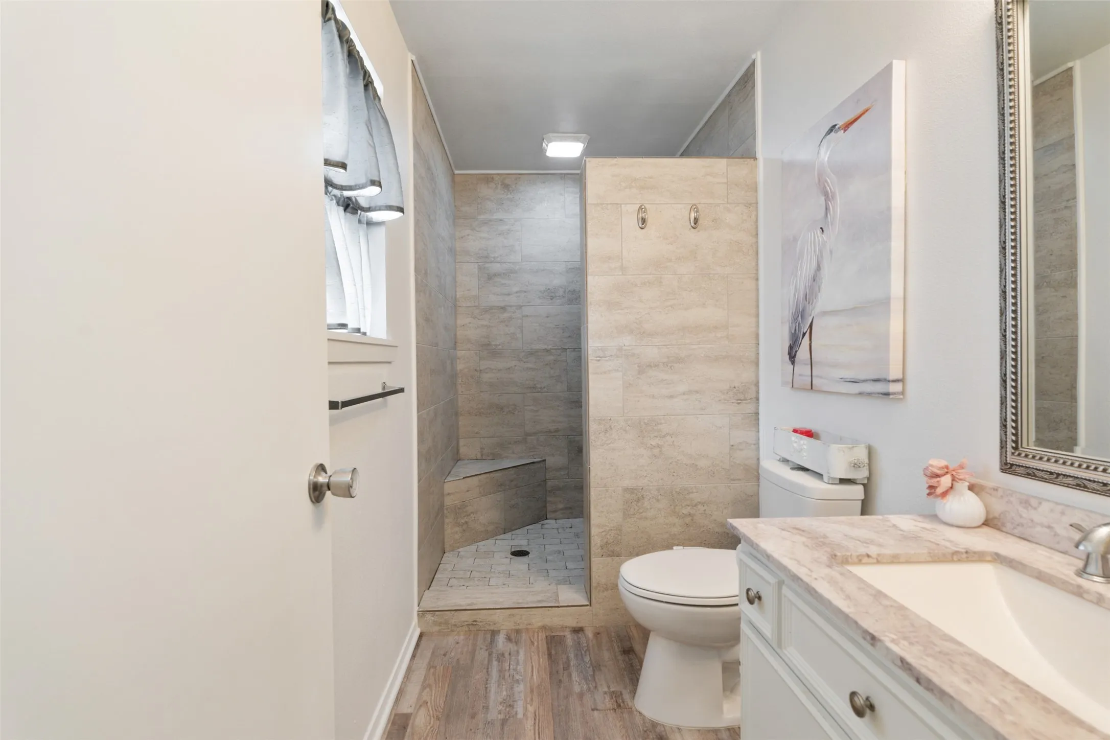 Single Family Residence For Sale in Henderson County , 201 Colonial Circle, Athens, Texas 75751, 3 Bedroom, 3 Bathroom, Garage spaces, 2,502 Sqft, built in 1975, mls#21176798, Real Estate Agent in Athens, Homes For Sale in Henderson county, Homes For Sale in Athens, Realtor in Athens Texas, Real Estate Brokerage Independent Realty Texas, Luminita Cordes Realtor