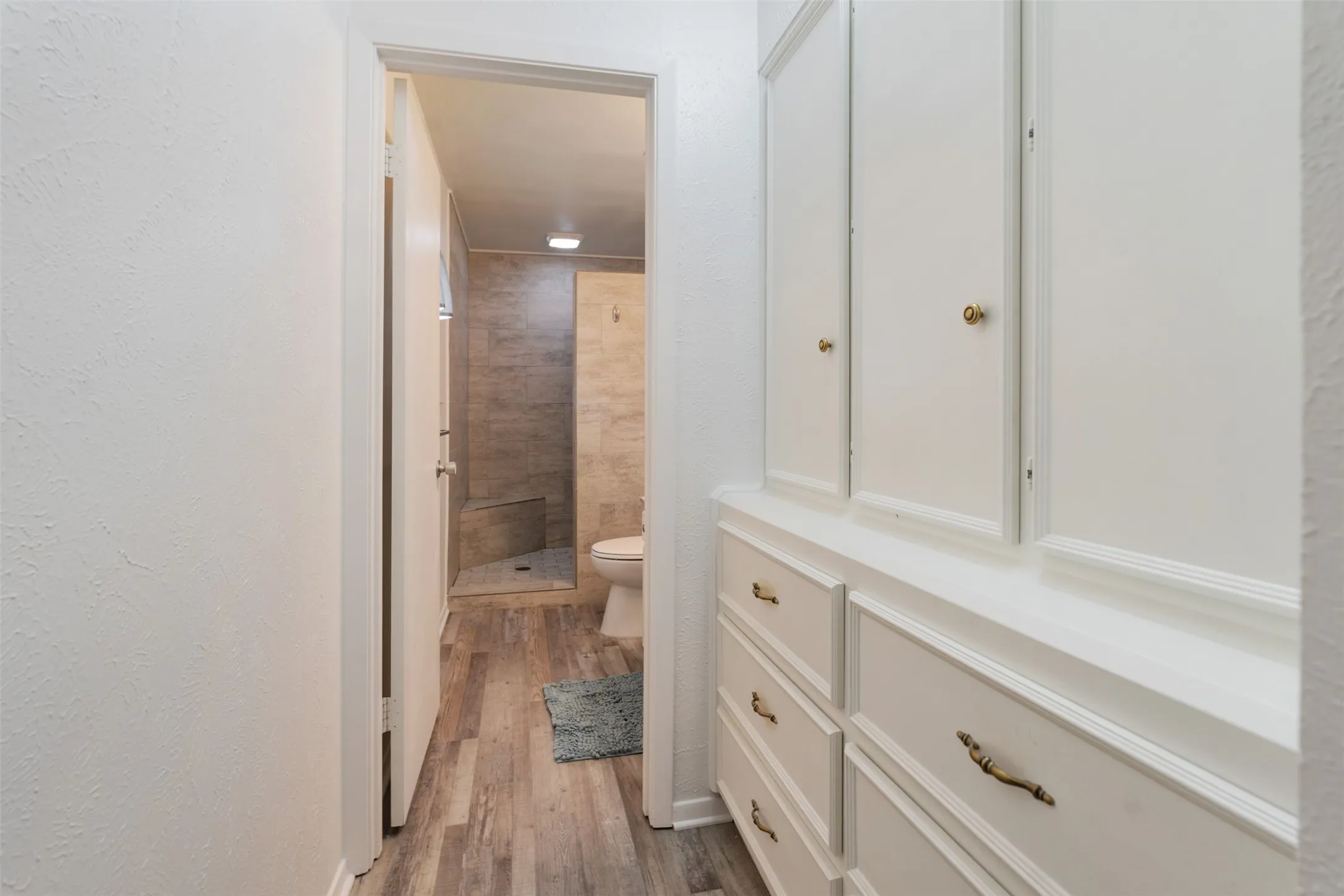 Single Family Residence For Sale in Henderson County , 201 Colonial Circle, Athens, Texas 75751, 3 Bedroom, 3 Bathroom, Garage spaces, 2,502 Sqft, built in 1975, mls#21176798, Real Estate Agent in Athens, Homes For Sale in Henderson county, Homes For Sale in Athens, Realtor in Athens Texas, Real Estate Brokerage Independent Realty Texas, Luminita Cordes Realtor