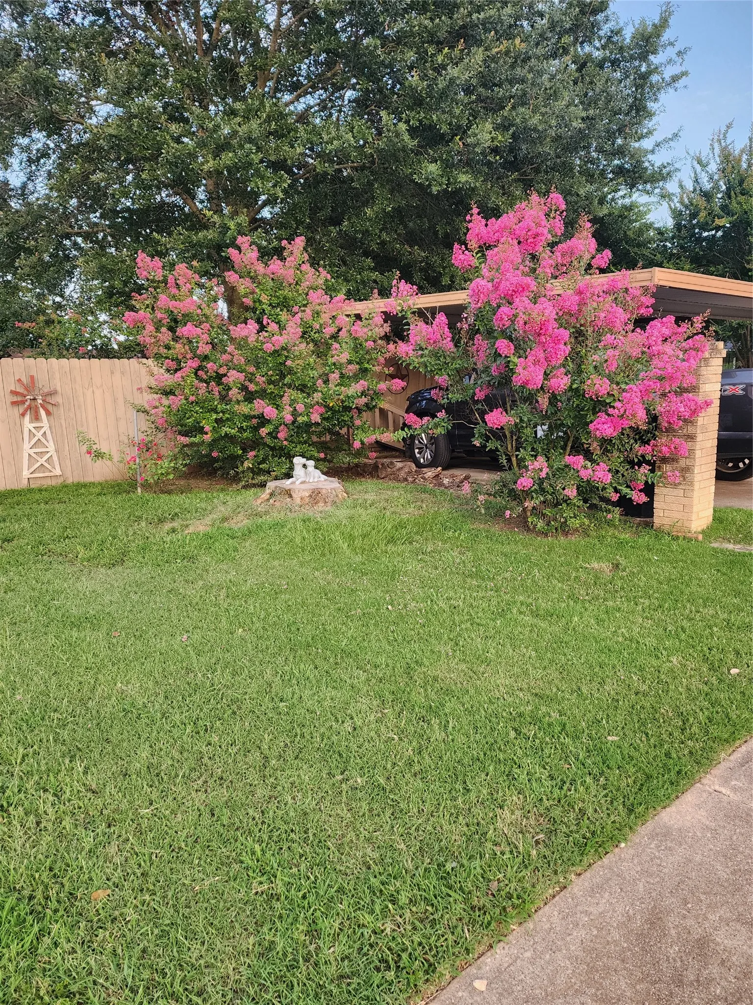 Single Family Residence For Sale in Henderson County , 201 Colonial Circle, Athens, Texas 75751, 3 Bedroom, 3 Bathroom, Garage spaces, 2,502 Sqft, built in 1975, mls#21176798, Real Estate Agent in Athens, Homes For Sale in Henderson county, Homes For Sale in Athens, Realtor in Athens Texas, Real Estate Brokerage Independent Realty Texas, Luminita Cordes Realtor