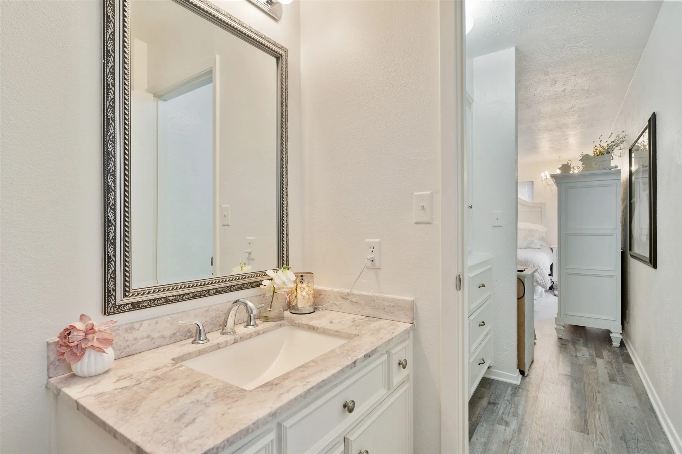 Single Family Residence For Sale in Henderson County , 201 Colonial Circle, Athens, Texas 75751, 3 Bedroom, 3 Bathroom, Garage spaces, 2,502 Sqft, built in 1975, mls#21176798, Real Estate Agent in Athens, Homes For Sale in Henderson county, Homes For Sale in Athens, Realtor in Athens Texas, Real Estate Brokerage Independent Realty Texas, Luminita Cordes Realtor