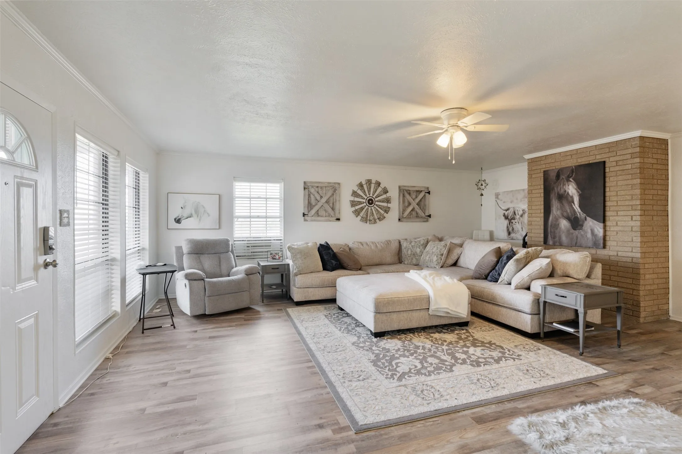Single Family Residence For Sale in Henderson County , 201 Colonial Circle, Athens, Texas 75751, 3 Bedroom, 3 Bathroom, Garage spaces, 2,502 Sqft, built in 1975, mls#21176798, Real Estate Agent in Athens, Homes For Sale in Henderson county, Homes For Sale in Athens, Realtor in Athens Texas, Real Estate Brokerage Independent Realty Texas, Luminita Cordes Realtor
