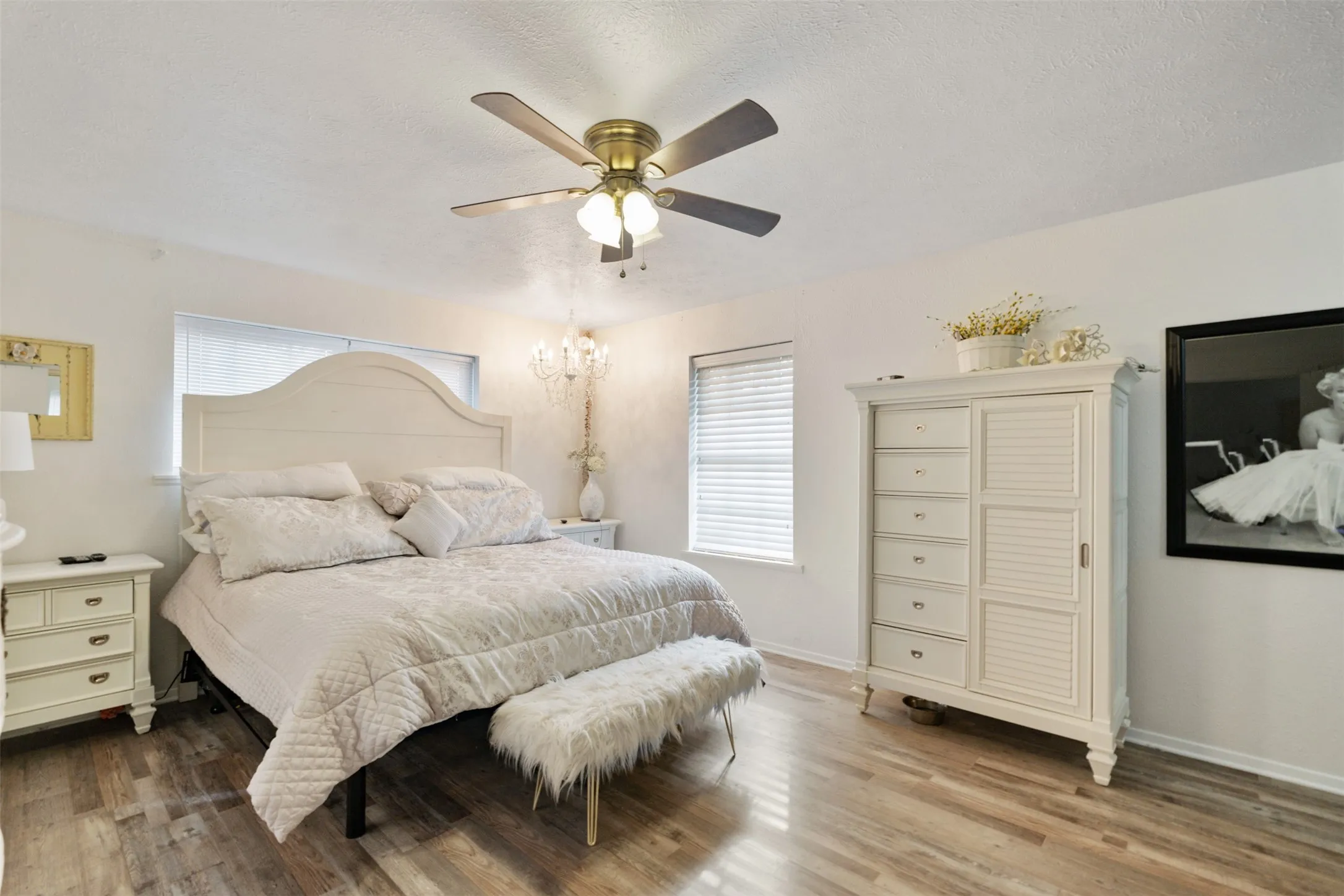Single Family Residence For Sale in Henderson County , 201 Colonial Circle, Athens, Texas 75751, 3 Bedroom, 3 Bathroom, Garage spaces, 2,502 Sqft, built in 1975, mls#21176798, Real Estate Agent in Athens, Homes For Sale in Henderson county, Homes For Sale in Athens, Realtor in Athens Texas, Real Estate Brokerage Independent Realty Texas, Luminita Cordes Realtor