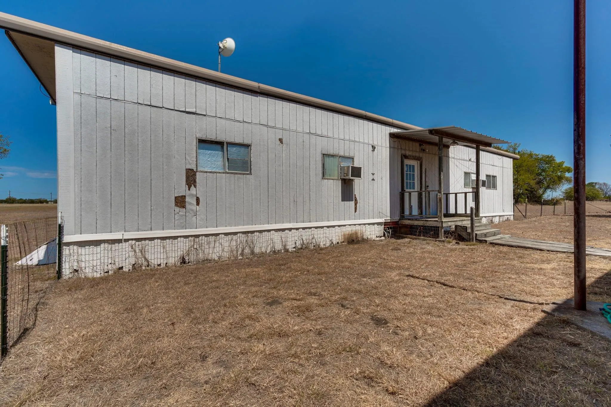 Farm For Sale in Ellis County , 4031 Greathouse Road, Waxahachie, Texas 75167, 2 Bedrooms, 1 Bathroom, Garage spaces, 920 Sqft, built in 1973, Price $964,900, mls#21176059, Real Estate Agent in Waxahachie, Homes For Sale in Ellis county, Homes For Sale in Waxahachie, Realtor in Waxahachie Texas, Real Estate Brokerage Independent Realty Texas, Luminita Cordes Realtor