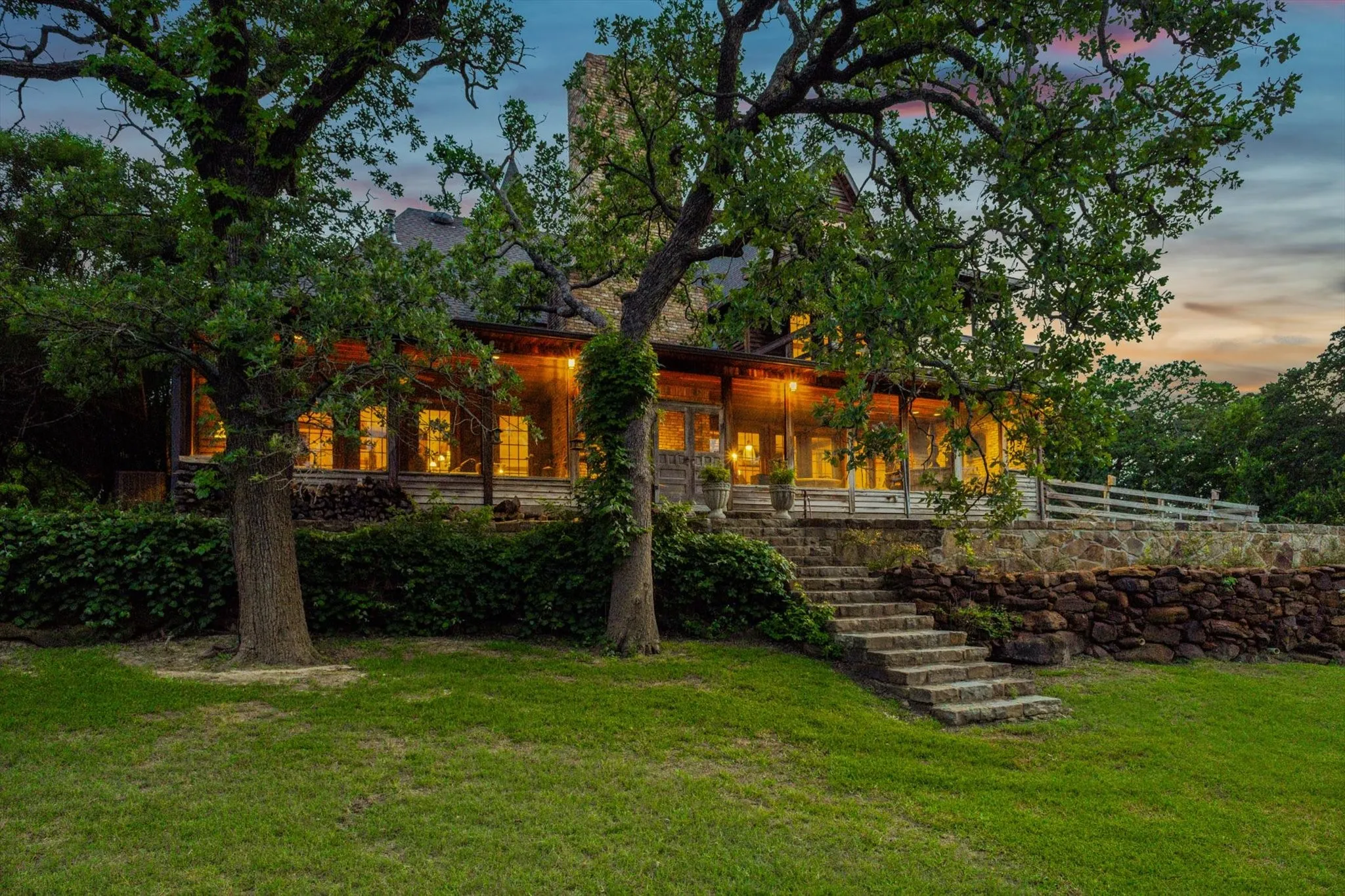 Single Family Residence For Sale in Denton County , 525 E Hickory Hill Road, Argyle, Texas 76226, 4 Bedroom, 4 Bathroom, 3 Garage spaces, 5,936 Sqft, built in 1999, Preowned, mls#21176300, Real Estate Agent in Argyle, Homes For Sale in Denton county, Homes For Sale in Argyle, Realtor in Argyle Texas, Real Estate Brokerage Independent Realty Texas, Luminita Cordes Realtor