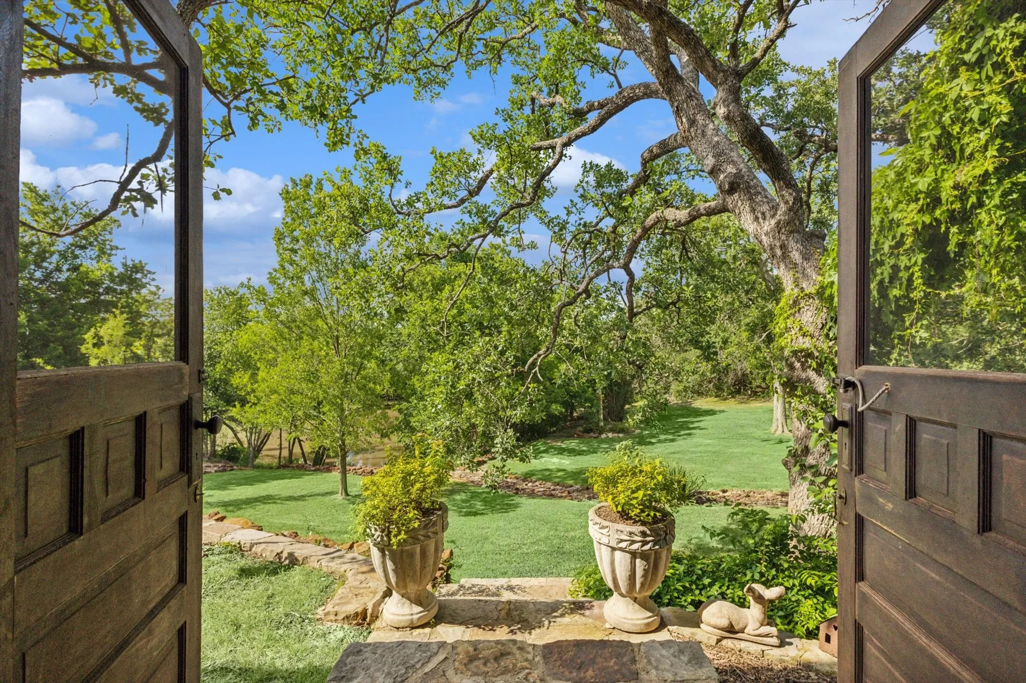 Single Family Residence For Sale in Denton County , 525 E Hickory Hill Road, Argyle, Texas 76226, 4 Bedroom, 4 Bathroom, 3 Garage spaces, 5,936 Sqft, built in 1999, Preowned, mls#21176300, Real Estate Agent in Argyle, Homes For Sale in Denton county, Homes For Sale in Argyle, Realtor in Argyle Texas, Real Estate Brokerage Independent Realty Texas, Luminita Cordes Realtor