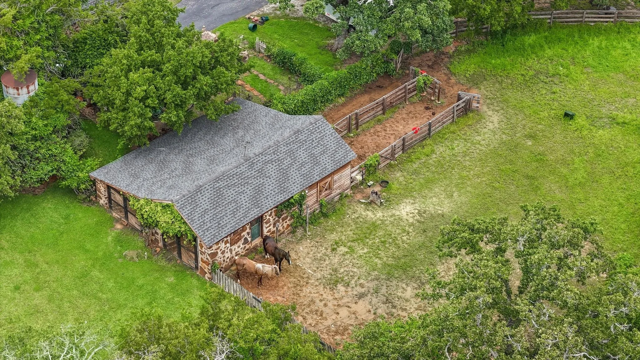 Single Family Residence For Sale in Denton County , 525 E Hickory Hill Road, Argyle, Texas 76226, 4 Bedroom, 4 Bathroom, 3 Garage spaces, 5,936 Sqft, built in 1999, Preowned, mls#21176300, Real Estate Agent in Argyle, Homes For Sale in Denton county, Homes For Sale in Argyle, Realtor in Argyle Texas, Real Estate Brokerage Independent Realty Texas, Luminita Cordes Realtor