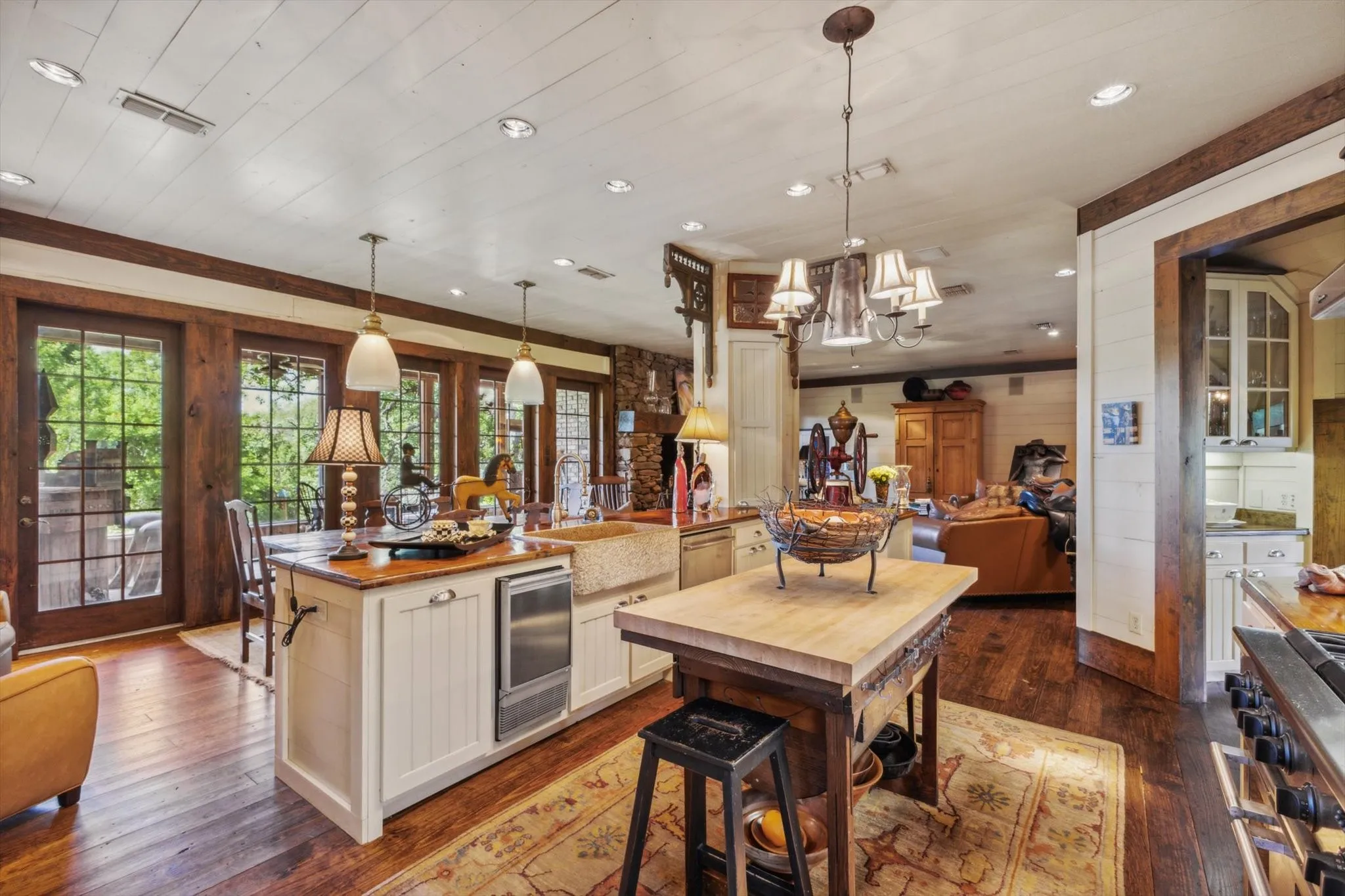Single Family Residence For Sale in Denton County , 525 E Hickory Hill Road, Argyle, Texas 76226, 4 Bedroom, 4 Bathroom, 3 Garage spaces, 5,936 Sqft, built in 1999, Preowned, mls#21176300, Real Estate Agent in Argyle, Homes For Sale in Denton county, Homes For Sale in Argyle, Realtor in Argyle Texas, Real Estate Brokerage Independent Realty Texas, Luminita Cordes Realtor