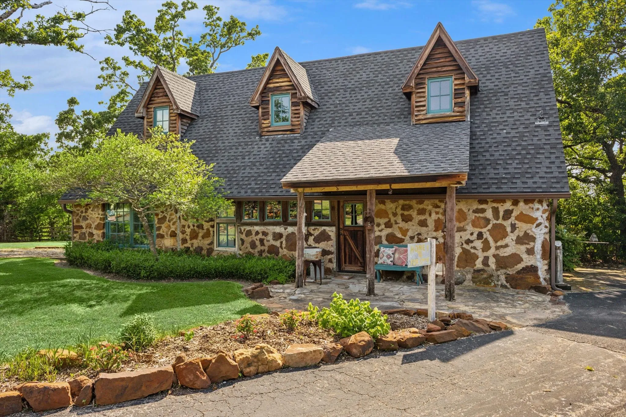 Guest house or private office space.