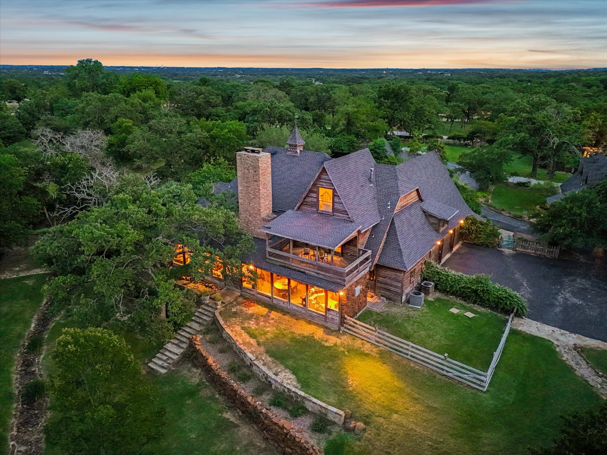 Single Family Residence For Sale in Denton County , 525 E Hickory Hill Road, Argyle, Texas 76226, 4 Bedroom, 4 Bathroom, 3 Garage spaces, 5,936 Sqft, built in 1999, Preowned, mls#21176300, Real Estate Agent in Argyle, Homes For Sale in Denton county, Homes For Sale in Argyle, Realtor in Argyle Texas, Real Estate Brokerage Independent Realty Texas, Luminita Cordes Realtor
