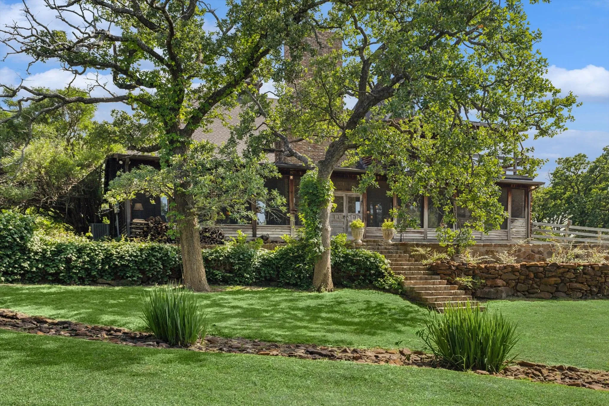 Single Family Residence For Sale in Denton County , 525 E Hickory Hill Road, Argyle, Texas 76226, 4 Bedroom, 4 Bathroom, 3 Garage spaces, 5,936 Sqft, built in 1999, Preowned, mls#21176300, Real Estate Agent in Argyle, Homes For Sale in Denton county, Homes For Sale in Argyle, Realtor in Argyle Texas, Real Estate Brokerage Independent Realty Texas, Luminita Cordes Realtor