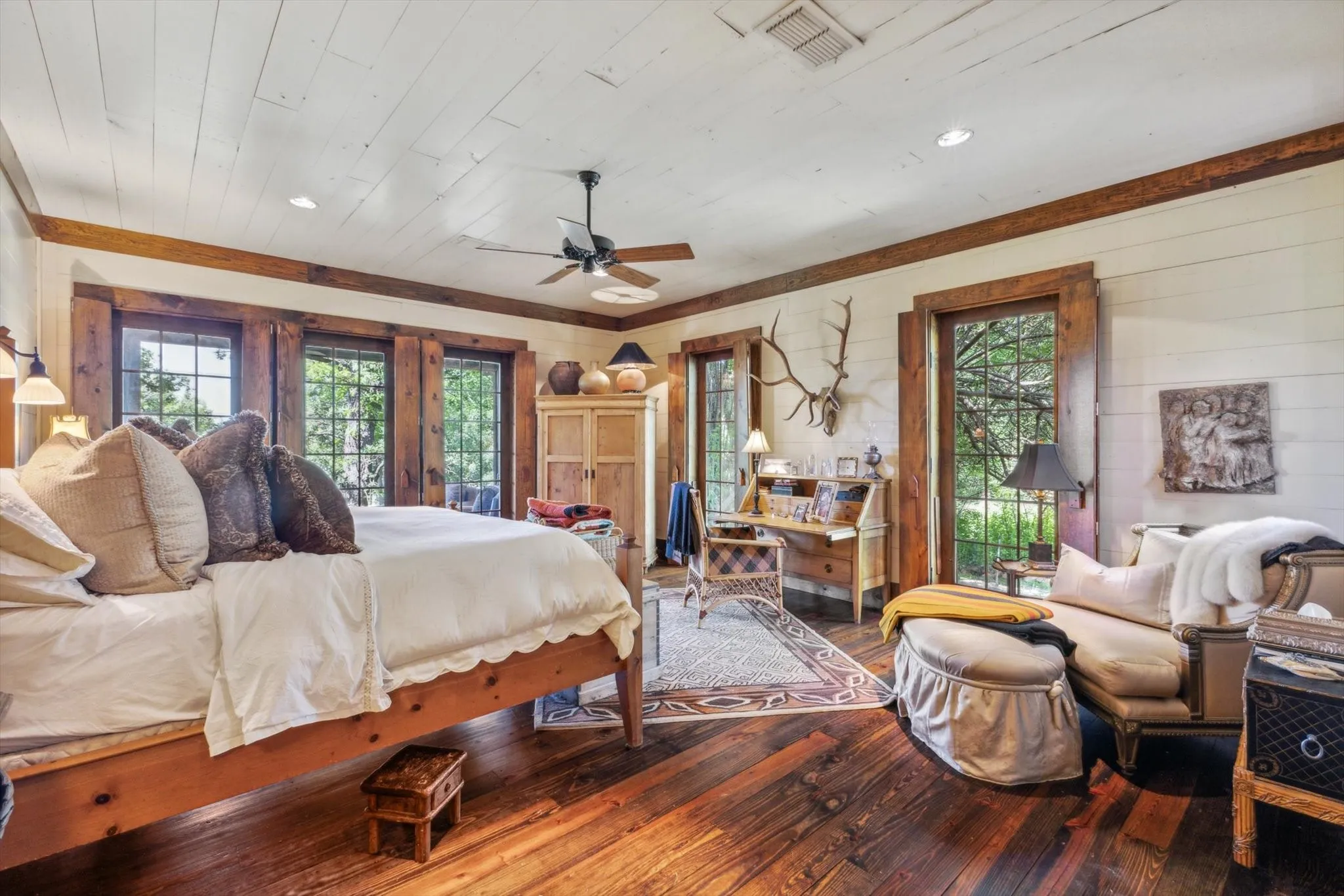 Single Family Residence For Sale in Denton County , 525 E Hickory Hill Road, Argyle, Texas 76226, 4 Bedroom, 4 Bathroom, 3 Garage spaces, 5,936 Sqft, built in 1999, Preowned, mls#21176300, Real Estate Agent in Argyle, Homes For Sale in Denton county, Homes For Sale in Argyle, Realtor in Argyle Texas, Real Estate Brokerage Independent Realty Texas, Luminita Cordes Realtor