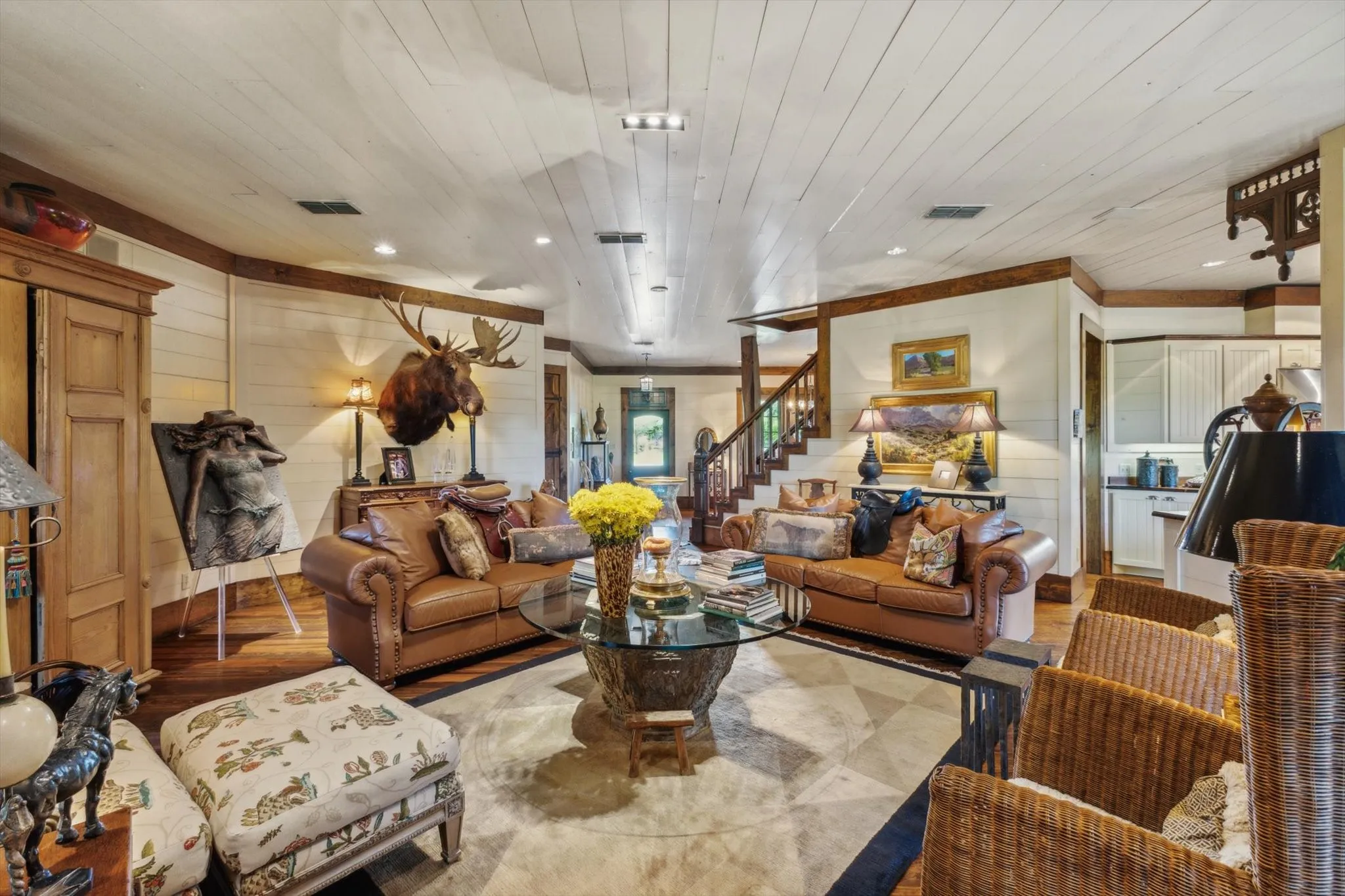 Single Family Residence For Sale in Denton County , 525 E Hickory Hill Road, Argyle, Texas 76226, 4 Bedroom, 4 Bathroom, 3 Garage spaces, 5,936 Sqft, built in 1999, Preowned, mls#21176300, Real Estate Agent in Argyle, Homes For Sale in Denton county, Homes For Sale in Argyle, Realtor in Argyle Texas, Real Estate Brokerage Independent Realty Texas, Luminita Cordes Realtor
