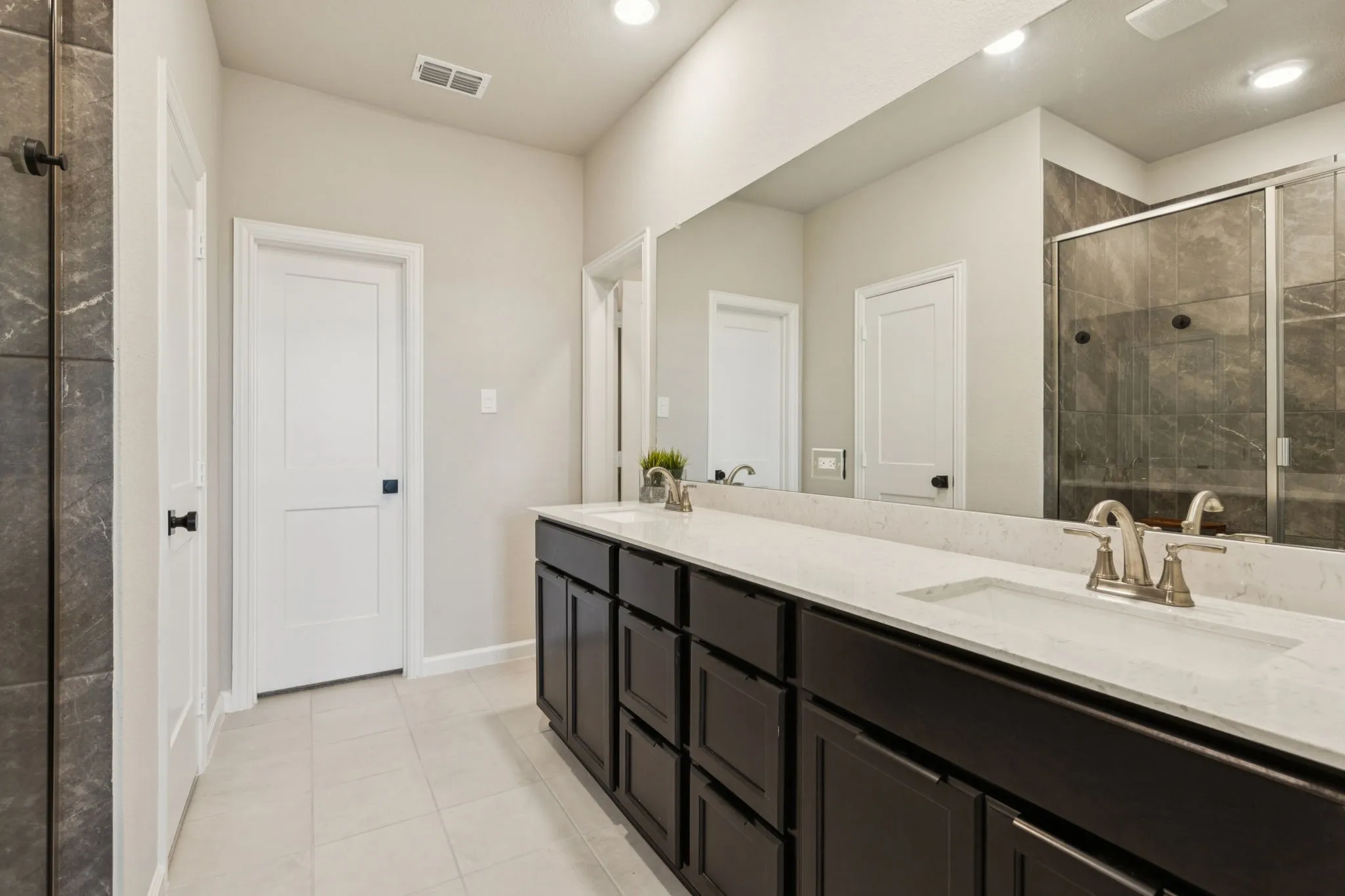 Single Family Residence For Sale in Collin County , 490 Tender Summit, Lavon, Texas 75166, 3 Bedroom, 2 Bathroom, 2 Garage spaces, 1,645 Sqft, built in 2025, Preowned, mls#21154864, Real Estate Agent in Lavon, Homes For Sale in Collin county, Homes For Sale in Lavon, Realtor in Lavon Texas, Real Estate Brokerage Independent Realty Texas, Luminita Cordes Realtor