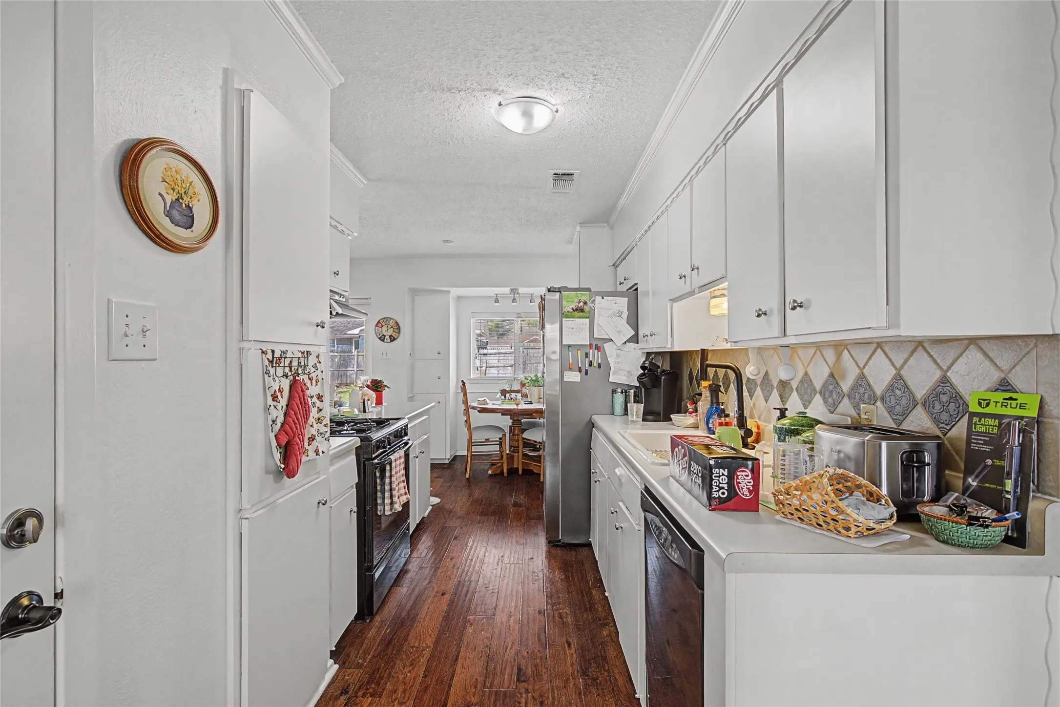 Single Family Residence For Rent in Tarrant County , 2009 Charleston Drive, Bedford, Texas 76022, 3 Bedrooms, 4 Bathrooms, 2 Garage spaces, 1,275 Sqft, built in 1966, Price $2,199, mls#21176909, Real Estate Agent in Bedford, Homes For Rent in Tarrant county, Homes For Rent in Bedford, Realtor in Bedford Texas, Real Estate Brokerage Independent Realty Texas, Luminita Cordes Realtor