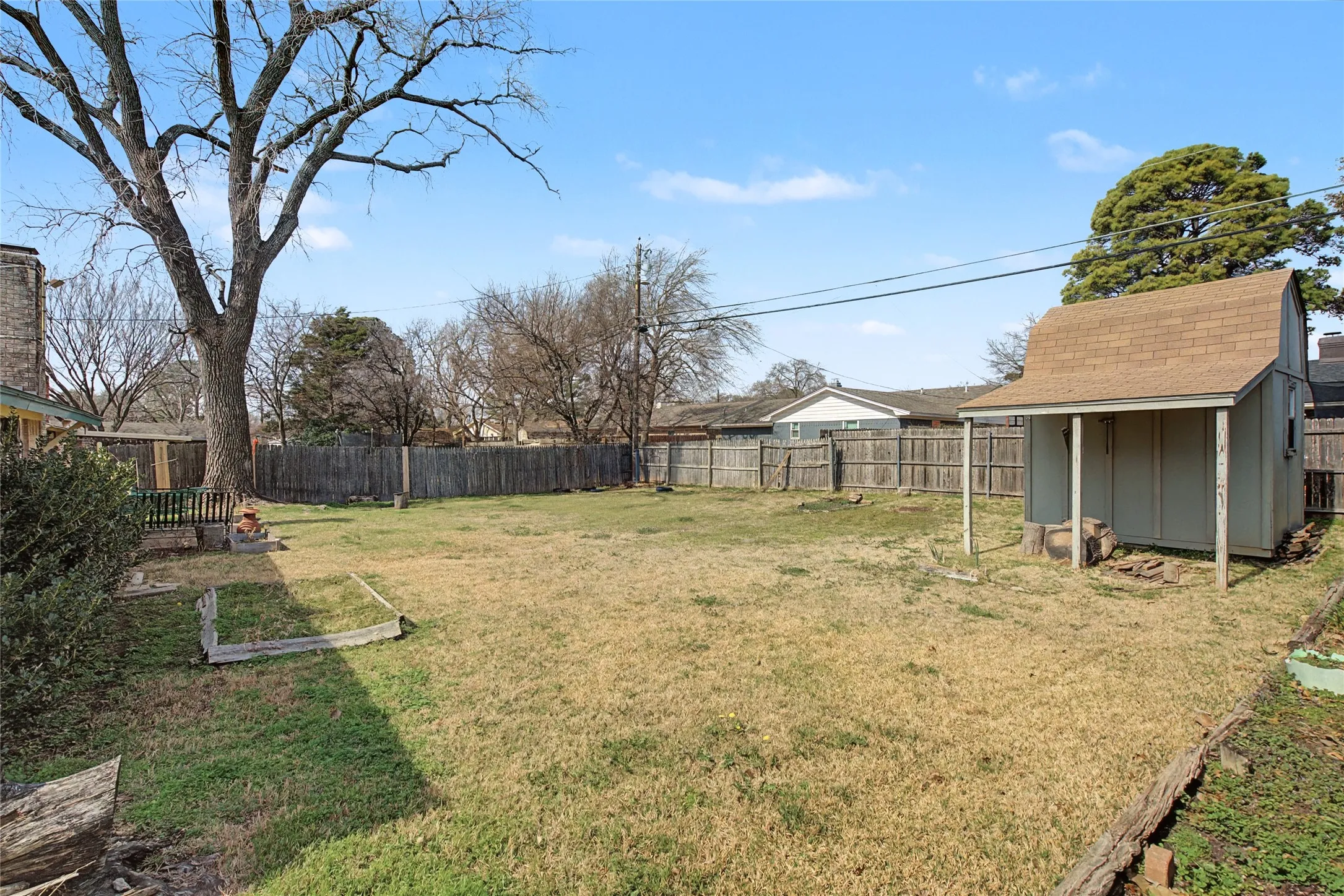 Single Family Residence For Rent in Tarrant County , 2009 Charleston Drive, Bedford, Texas 76022, 3 Bedrooms, 4 Bathrooms, 2 Garage spaces, 1,275 Sqft, built in 1966, Price $2,199, mls#21176909, Real Estate Agent in Bedford, Homes For Rent in Tarrant county, Homes For Rent in Bedford, Realtor in Bedford Texas, Real Estate Brokerage Independent Realty Texas, Luminita Cordes Realtor