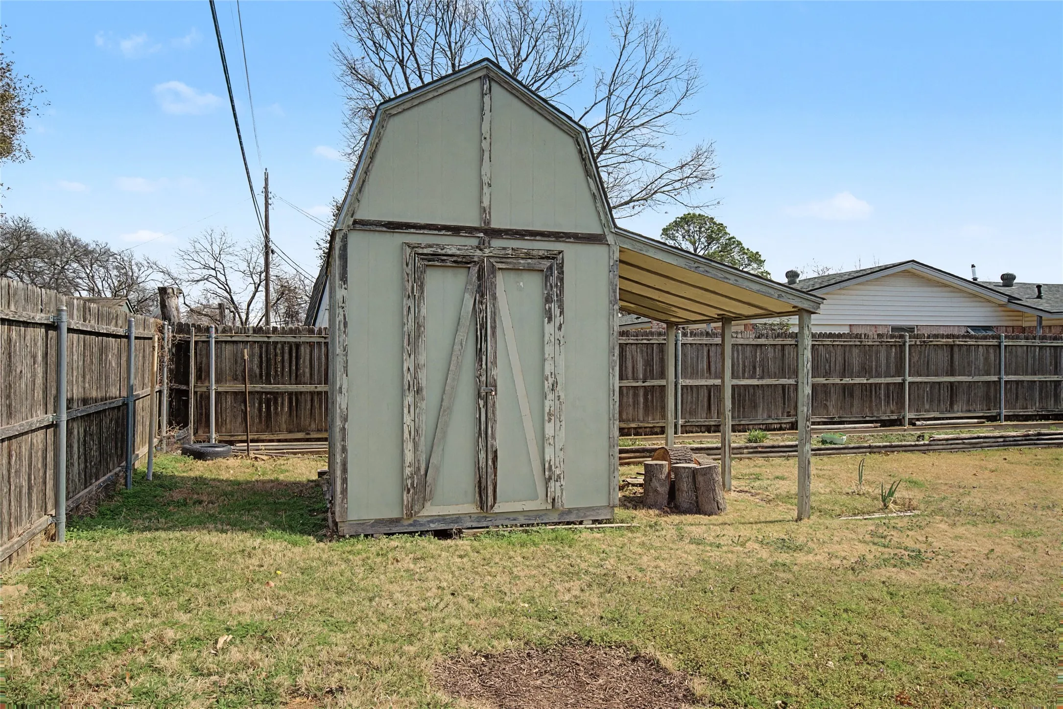 Single Family Residence For Rent in Tarrant County , 2009 Charleston Drive, Bedford, Texas 76022, 3 Bedrooms, 4 Bathrooms, 2 Garage spaces, 1,275 Sqft, built in 1966, Price $2,199, mls#21176909, Real Estate Agent in Bedford, Homes For Rent in Tarrant county, Homes For Rent in Bedford, Realtor in Bedford Texas, Real Estate Brokerage Independent Realty Texas, Luminita Cordes Realtor