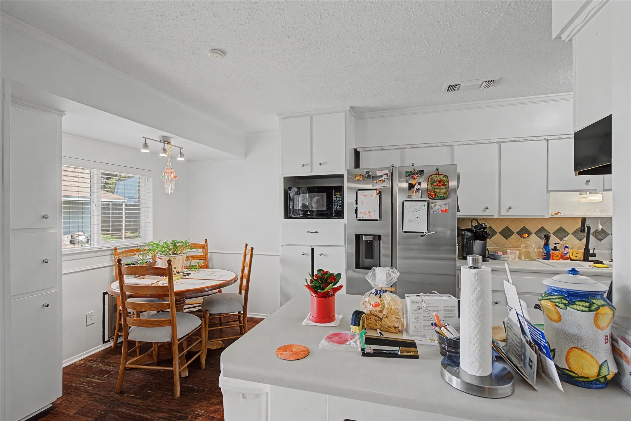 Single Family Residence For Rent in Tarrant County , 2009 Charleston Drive, Bedford, Texas 76022, 3 Bedrooms, 4 Bathrooms, 2 Garage spaces, 1,275 Sqft, built in 1966, Price $2,199, mls#21176909, Real Estate Agent in Bedford, Homes For Rent in Tarrant county, Homes For Rent in Bedford, Realtor in Bedford Texas, Real Estate Brokerage Independent Realty Texas, Luminita Cordes Realtor