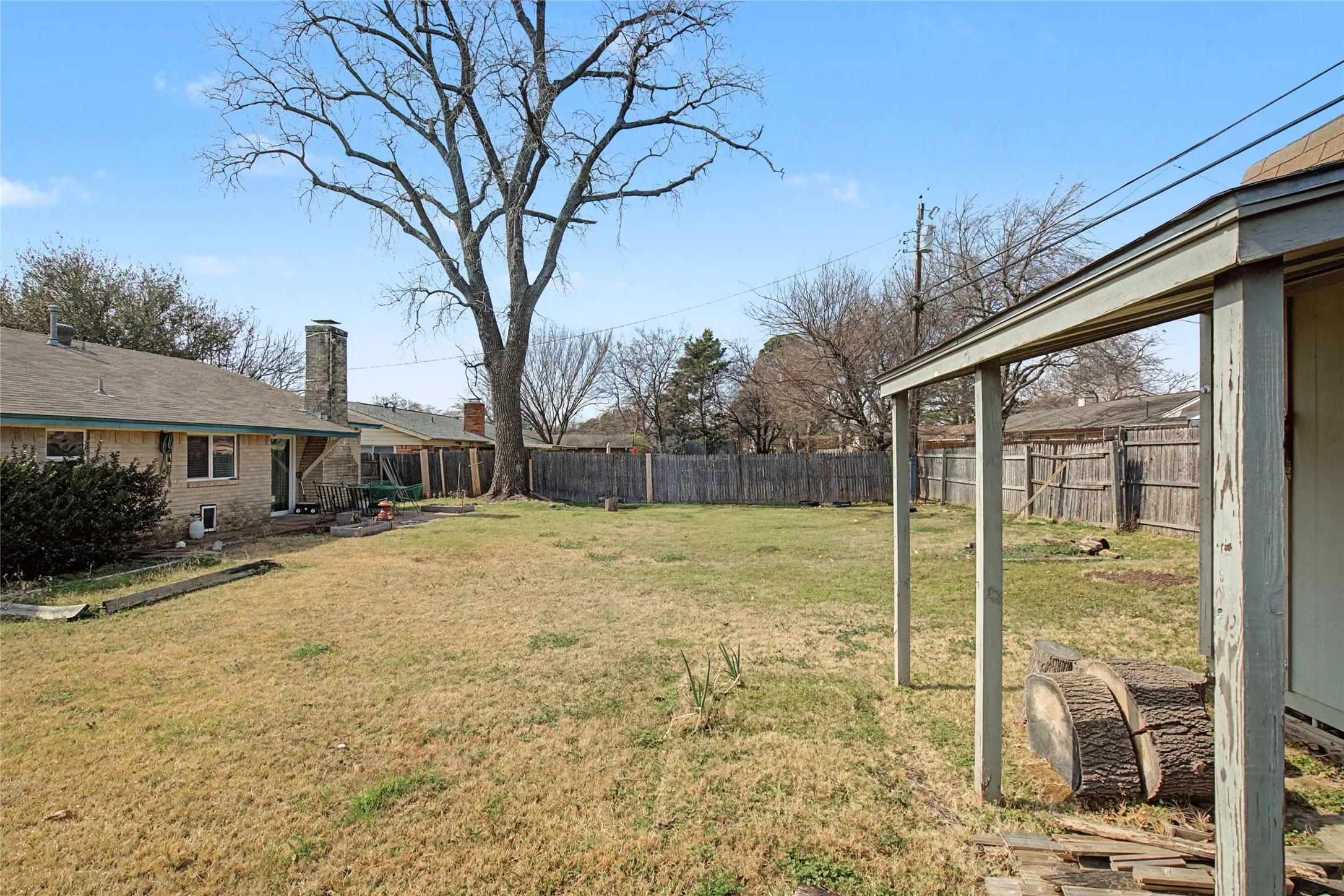 Single Family Residence For Rent in Tarrant County , 2009 Charleston Drive, Bedford, Texas 76022, 3 Bedrooms, 4 Bathrooms, 2 Garage spaces, 1,275 Sqft, built in 1966, Price $2,199, mls#21176909, Real Estate Agent in Bedford, Homes For Rent in Tarrant county, Homes For Rent in Bedford, Realtor in Bedford Texas, Real Estate Brokerage Independent Realty Texas, Luminita Cordes Realtor