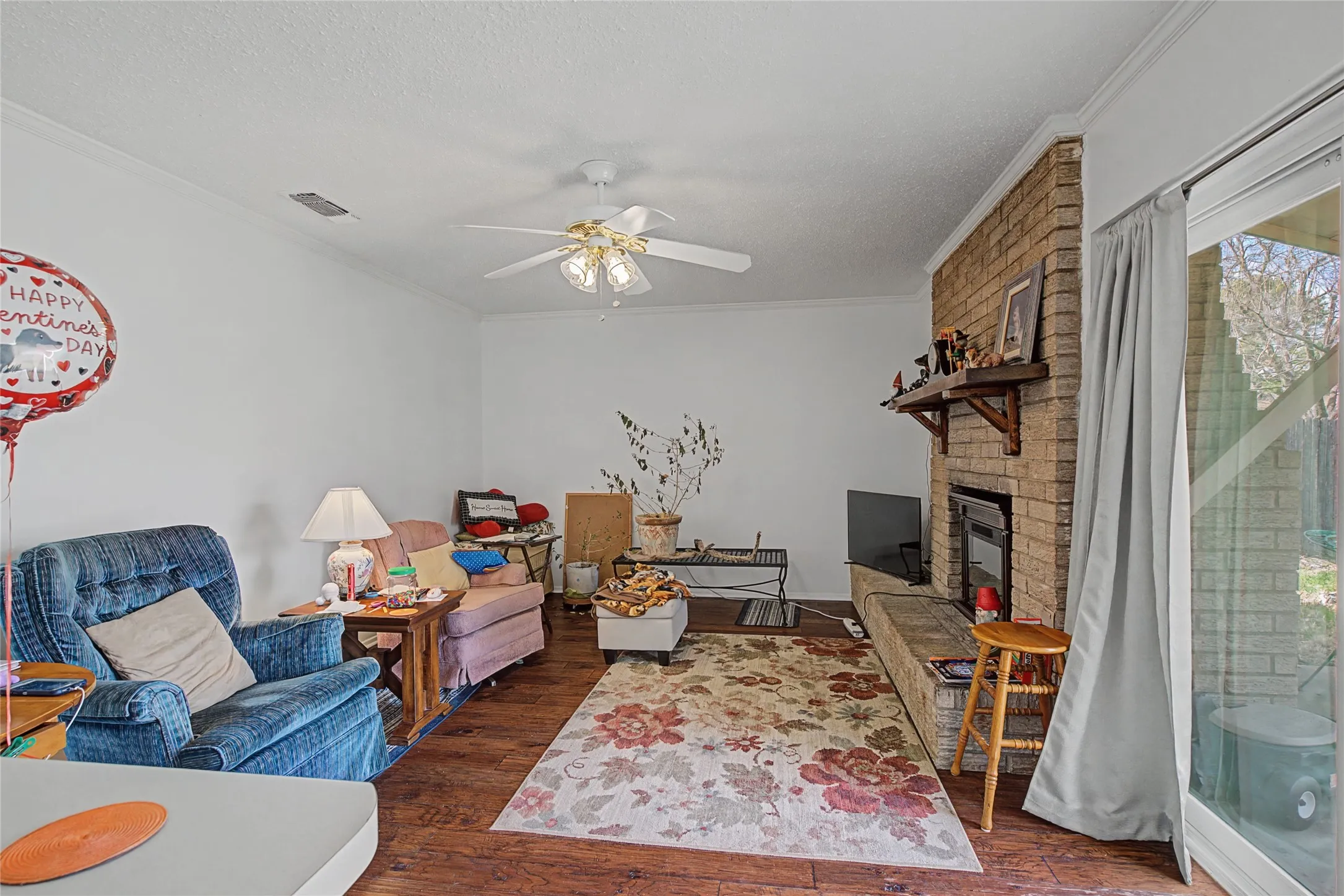 Single Family Residence For Rent in Tarrant County , 2009 Charleston Drive, Bedford, Texas 76022, 3 Bedrooms, 4 Bathrooms, 2 Garage spaces, 1,275 Sqft, built in 1966, Price $2,199, mls#21176909, Real Estate Agent in Bedford, Homes For Rent in Tarrant county, Homes For Rent in Bedford, Realtor in Bedford Texas, Real Estate Brokerage Independent Realty Texas, Luminita Cordes Realtor