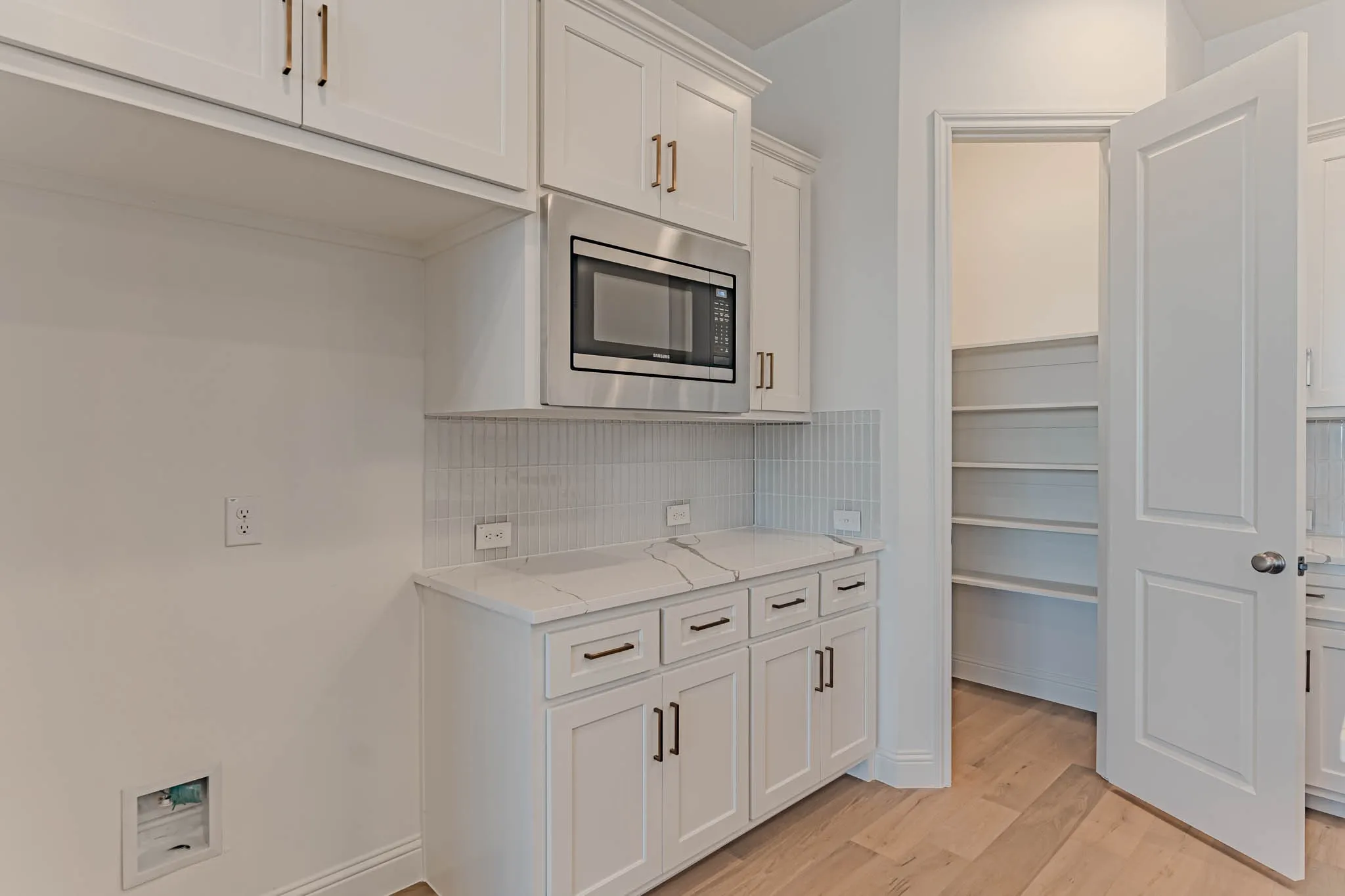 Townhouse For Sale in Tarrant County , 2136 Village Walk Place, Aledo, Texas 76008, 3 Bedroom, 3 Bathroom, 2 Garage spaces, 1,944 Sqft, built in 2024, Preowned, mls#21176963, Real Estate Agent in Aledo, Homes For Sale in Tarrant county, Homes For Sale in Aledo, Realtor in Aledo Texas, Real Estate Brokerage Independent Realty Texas, Luminita Cordes Realtor