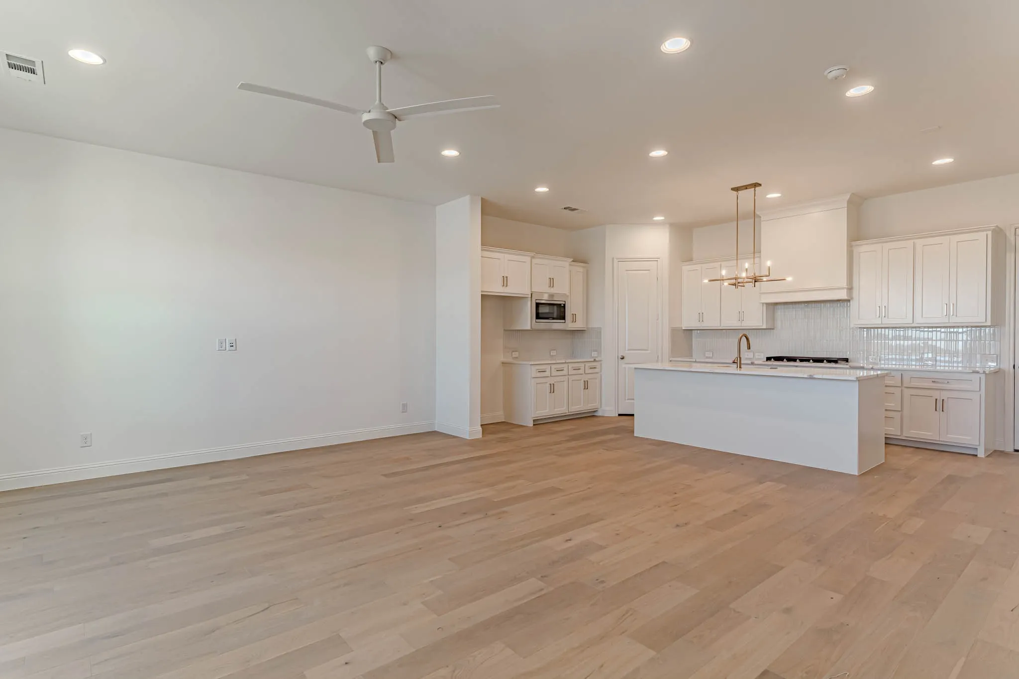 Townhouse For Sale in Tarrant County , 2136 Village Walk Place, Aledo, Texas 76008, 3 Bedroom, 3 Bathroom, 2 Garage spaces, 1,944 Sqft, built in 2024, Preowned, mls#21176963, Real Estate Agent in Aledo, Homes For Sale in Tarrant county, Homes For Sale in Aledo, Realtor in Aledo Texas, Real Estate Brokerage Independent Realty Texas, Luminita Cordes Realtor