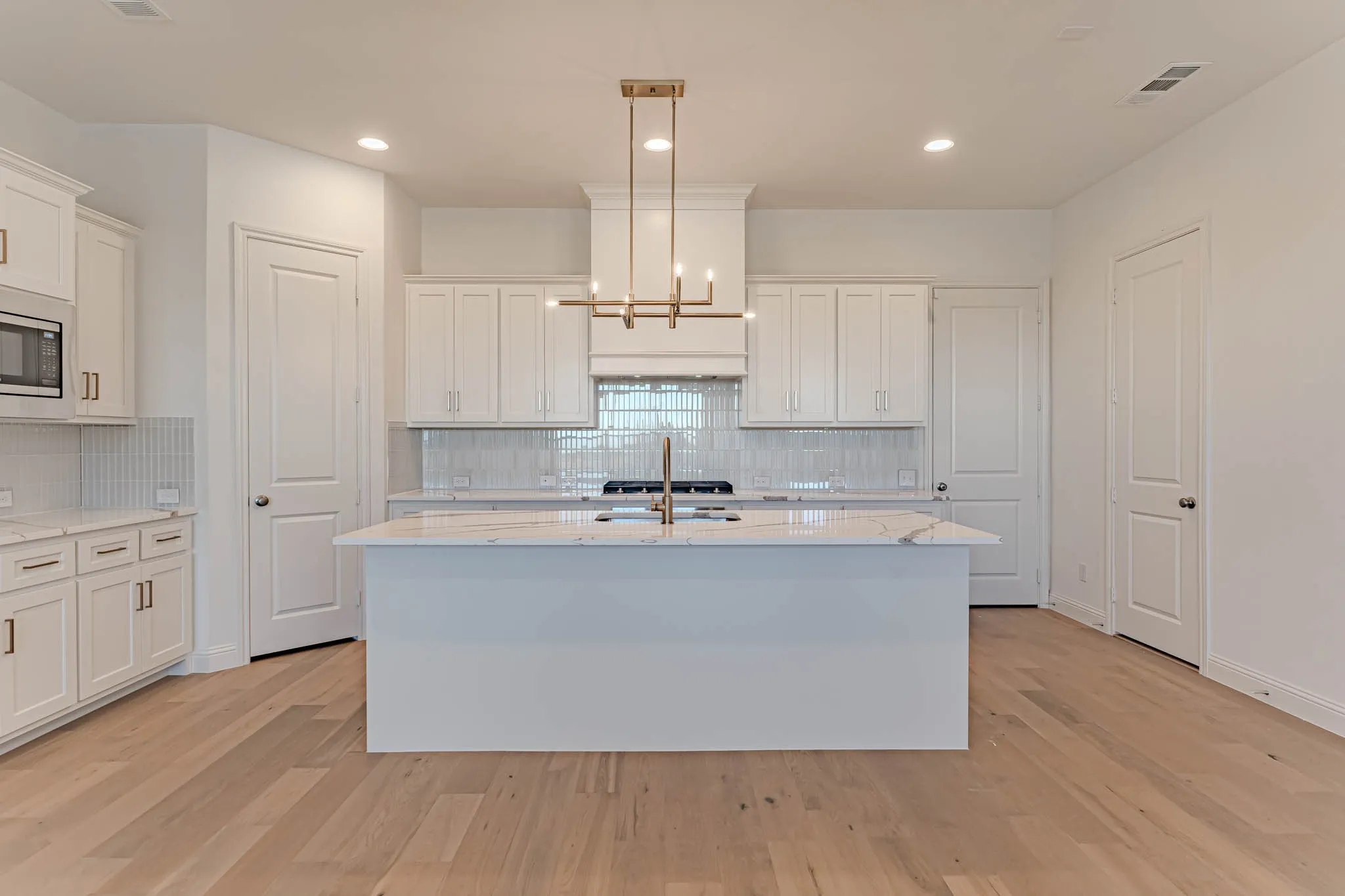 Townhouse For Sale in Tarrant County , 2136 Village Walk Place, Aledo, Texas 76008, 3 Bedroom, 3 Bathroom, 2 Garage spaces, 1,944 Sqft, built in 2024, Preowned, mls#21176963, Real Estate Agent in Aledo, Homes For Sale in Tarrant county, Homes For Sale in Aledo, Realtor in Aledo Texas, Real Estate Brokerage Independent Realty Texas, Luminita Cordes Realtor
