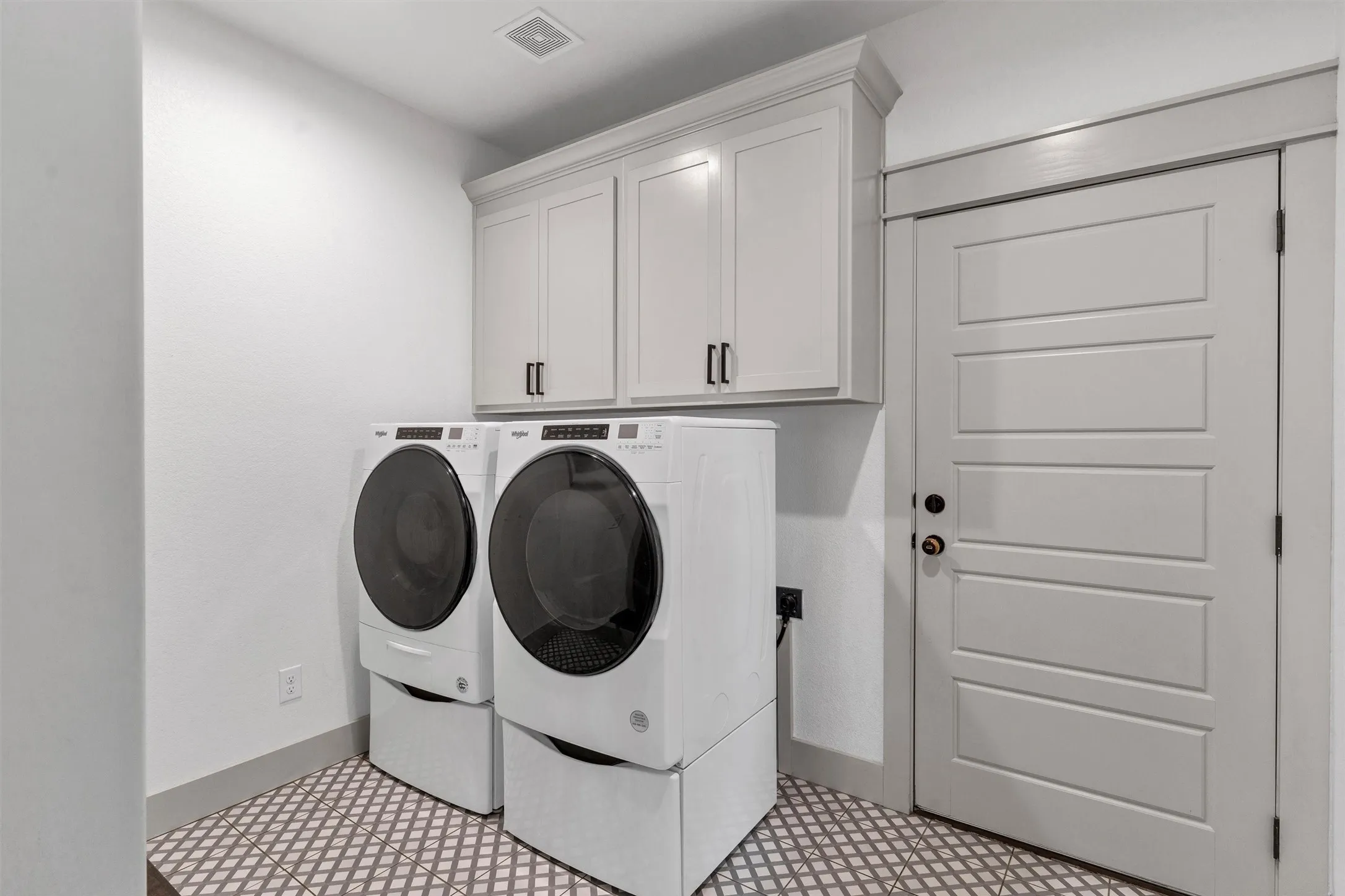 Single Family Residence For Sale in Parker County , 2037 Pinnell Prairie, Weatherford, Texas 76088, 4 Bedroom, 3 Bathroom, 3 Garage spaces, 2,532 Sqft, built in 2021, mls#21154863, Real Estate Agent in Weatherford, Homes For Sale in Parker county, Homes For Sale in Weatherford, Realtor in Weatherford Texas, Real Estate Brokerage Independent Realty Texas, Luminita Cordes Realtor