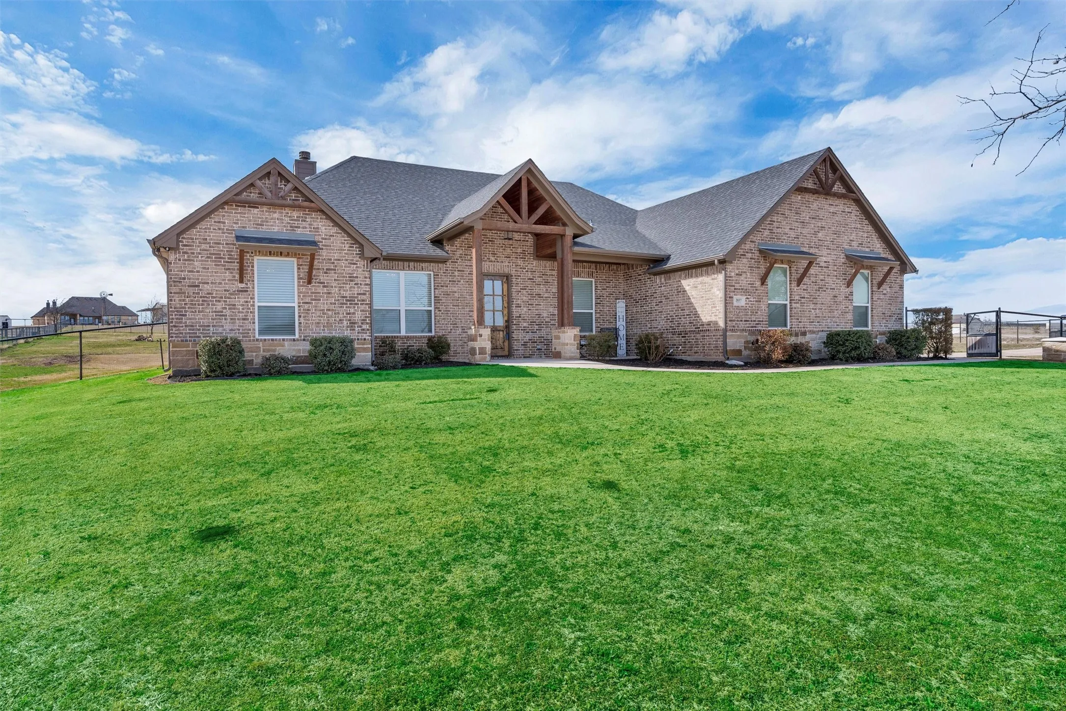 Single Family Residence For Sale in Parker County , 2037 Pinnell Prairie, Weatherford, Texas 76088, 4 Bedroom, 3 Bathroom, 3 Garage spaces, 2,532 Sqft, built in 2021, mls#21154863, Real Estate Agent in Weatherford, Homes For Sale in Parker county, Homes For Sale in Weatherford, Realtor in Weatherford Texas, Real Estate Brokerage Independent Realty Texas, Luminita Cordes Realtor