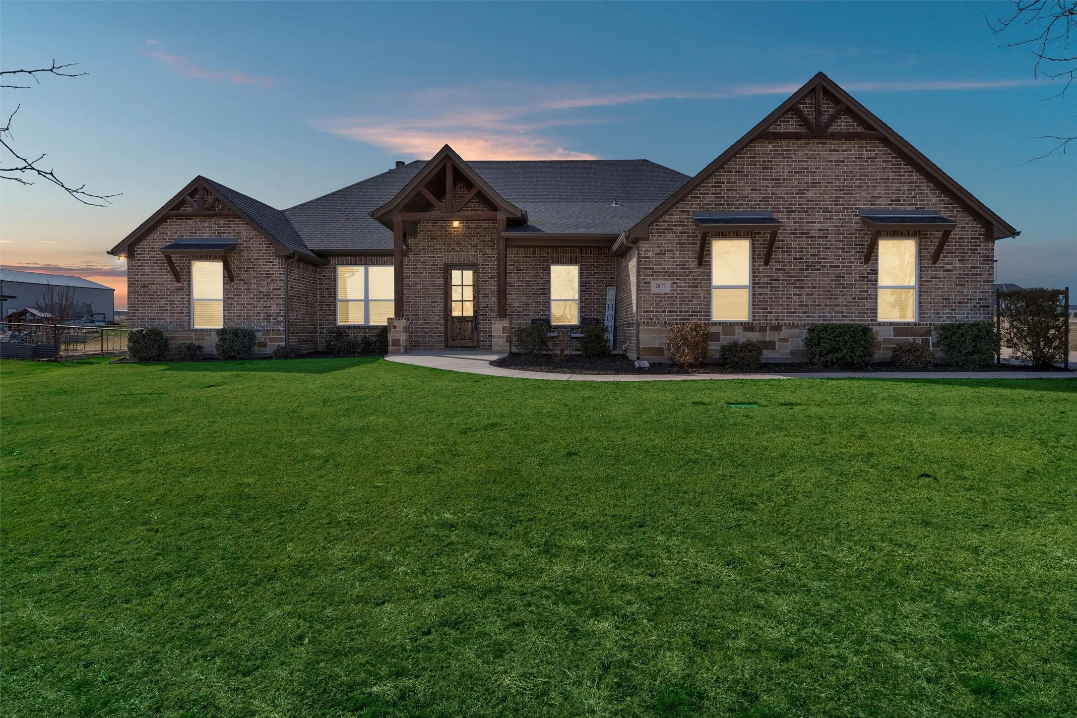 Single Family Residence For Sale in Parker County , 2037 Pinnell Prairie, Weatherford, Texas 76088, 4 Bedroom, 3 Bathroom, 3 Garage spaces, 2,532 Sqft, built in 2021, mls#21154863, Real Estate Agent in Weatherford, Homes For Sale in Parker county, Homes For Sale in Weatherford, Realtor in Weatherford Texas, Real Estate Brokerage Independent Realty Texas, Luminita Cordes Realtor