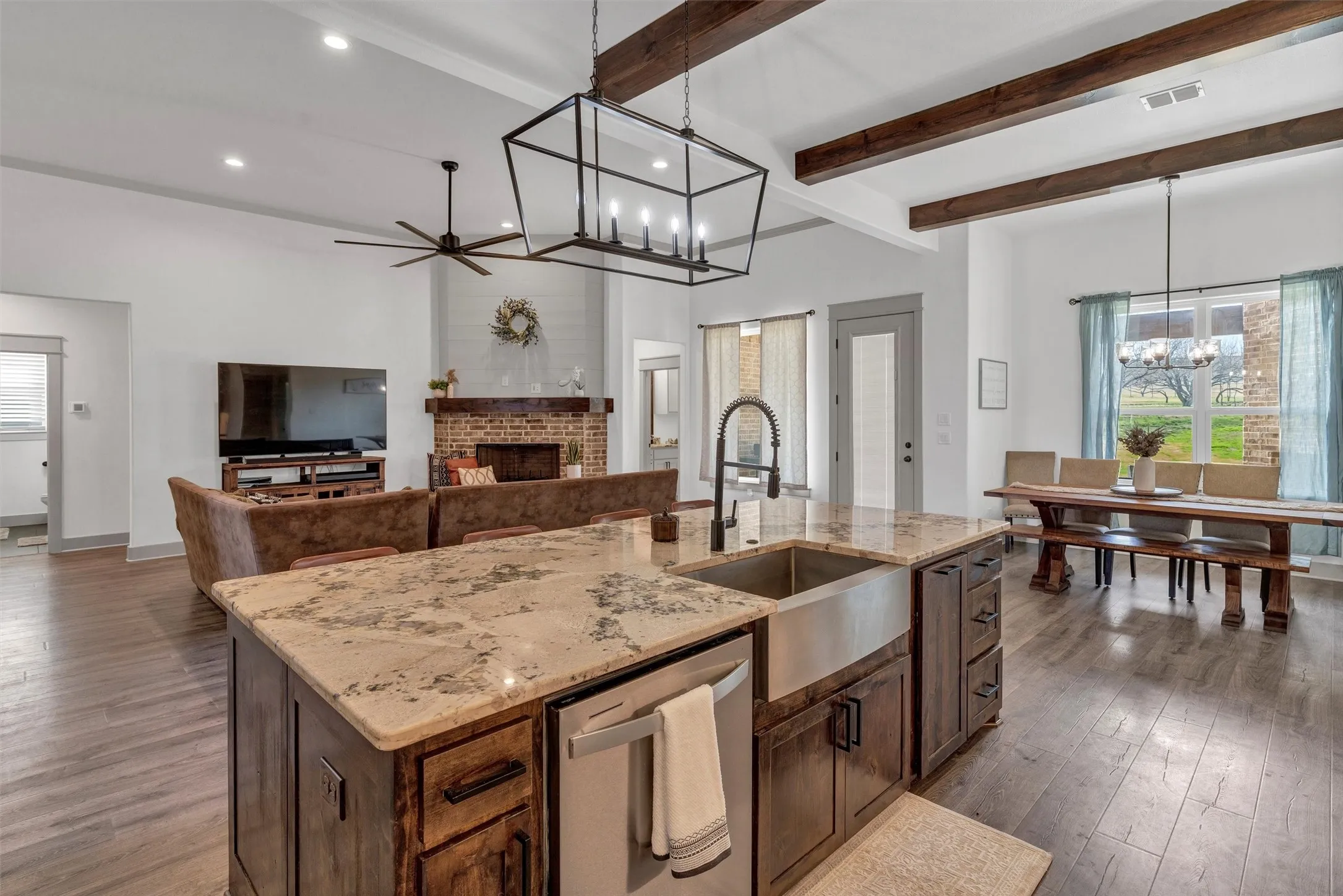 Single Family Residence For Sale in Parker County , 2037 Pinnell Prairie, Weatherford, Texas 76088, 4 Bedroom, 3 Bathroom, 3 Garage spaces, 2,532 Sqft, built in 2021, mls#21154863, Real Estate Agent in Weatherford, Homes For Sale in Parker county, Homes For Sale in Weatherford, Realtor in Weatherford Texas, Real Estate Brokerage Independent Realty Texas, Luminita Cordes Realtor
