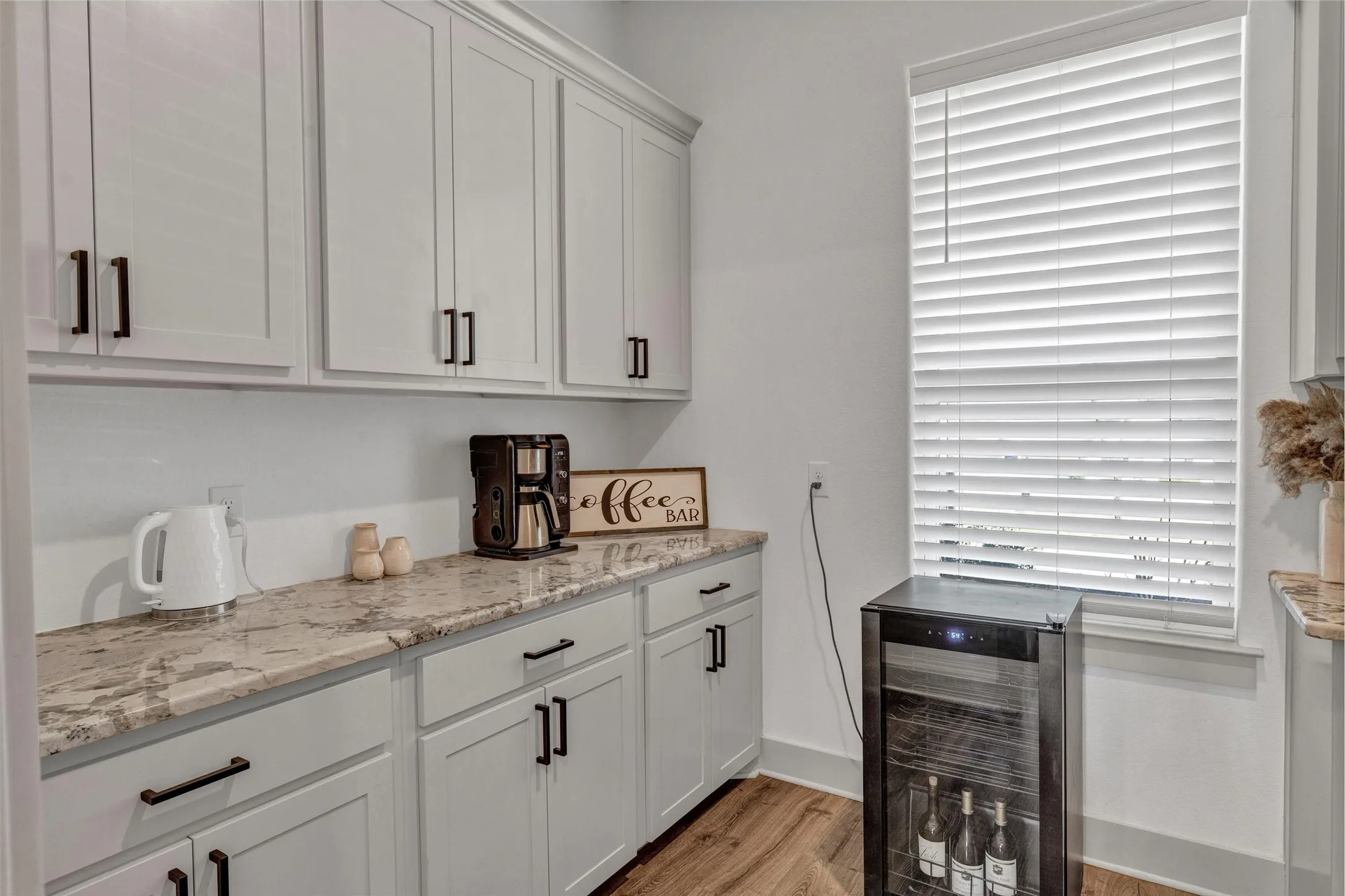 Single Family Residence For Sale in Parker County , 2037 Pinnell Prairie, Weatherford, Texas 76088, 4 Bedroom, 3 Bathroom, 3 Garage spaces, 2,532 Sqft, built in 2021, mls#21154863, Real Estate Agent in Weatherford, Homes For Sale in Parker county, Homes For Sale in Weatherford, Realtor in Weatherford Texas, Real Estate Brokerage Independent Realty Texas, Luminita Cordes Realtor