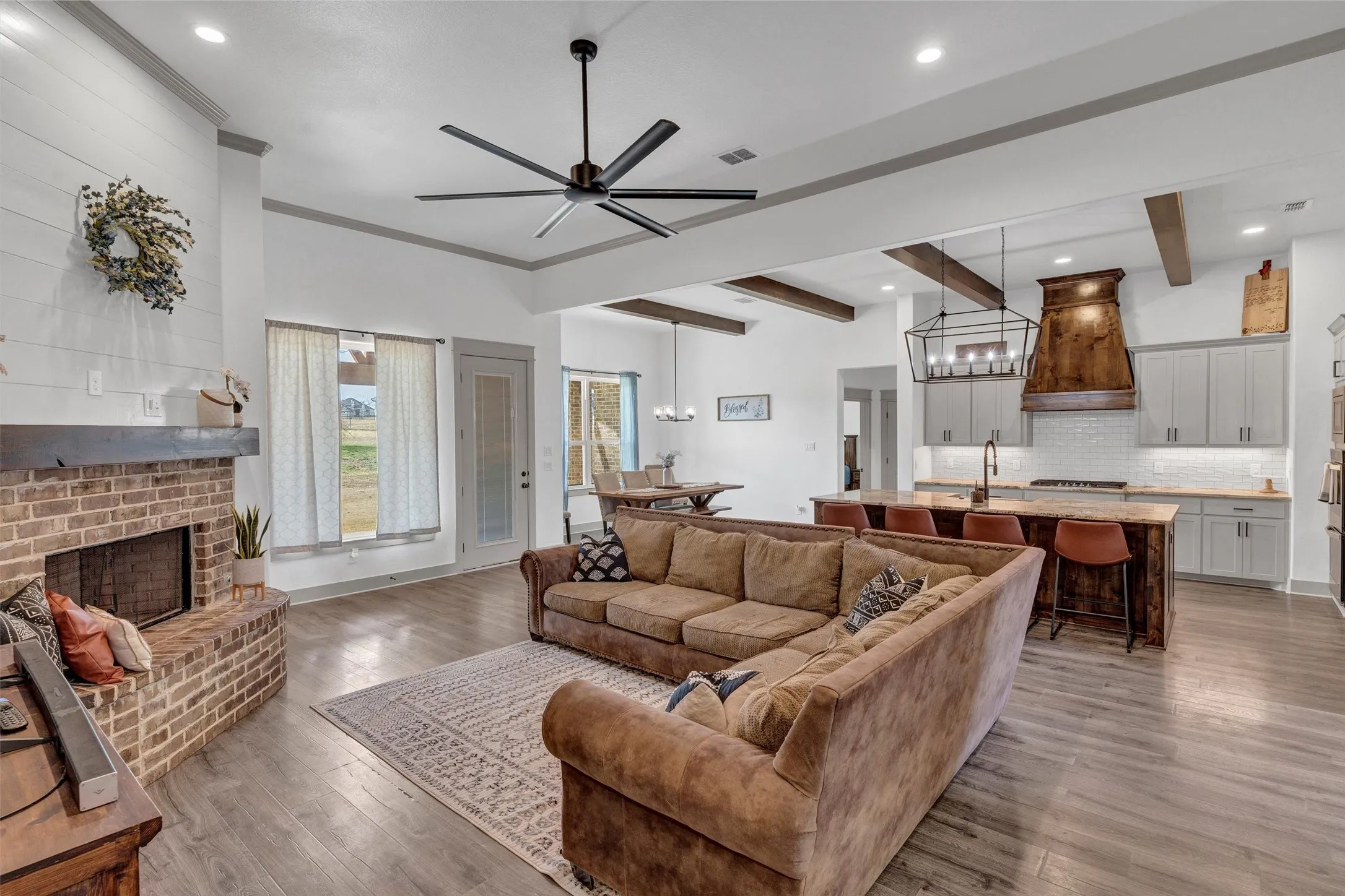 Single Family Residence For Sale in Parker County , 2037 Pinnell Prairie, Weatherford, Texas 76088, 4 Bedroom, 3 Bathroom, 3 Garage spaces, 2,532 Sqft, built in 2021, mls#21154863, Real Estate Agent in Weatherford, Homes For Sale in Parker county, Homes For Sale in Weatherford, Realtor in Weatherford Texas, Real Estate Brokerage Independent Realty Texas, Luminita Cordes Realtor