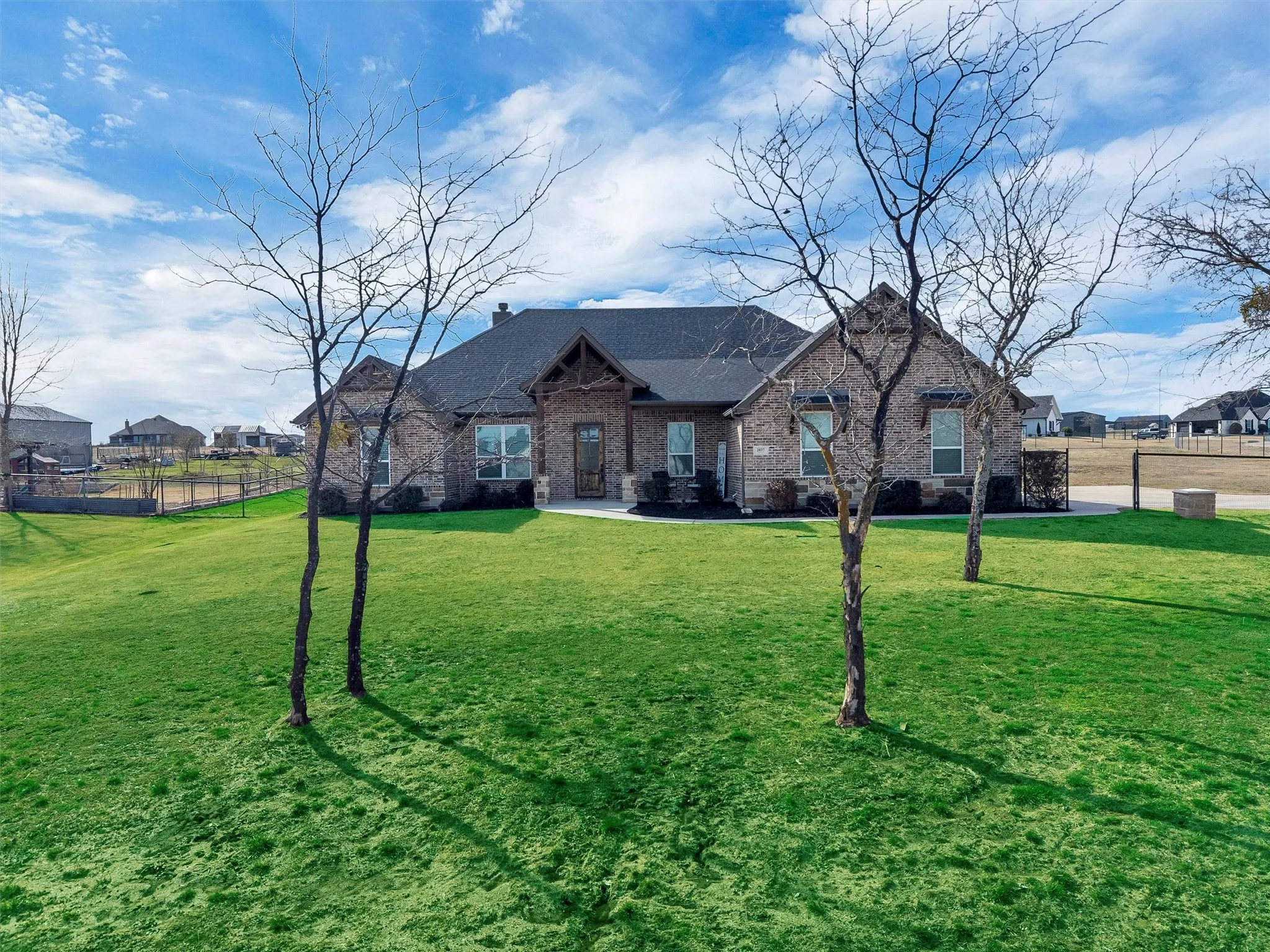Single Family Residence For Sale in Parker County , 2037 Pinnell Prairie, Weatherford, Texas 76088, 4 Bedroom, 3 Bathroom, 3 Garage spaces, 2,532 Sqft, built in 2021, mls#21154863, Real Estate Agent in Weatherford, Homes For Sale in Parker county, Homes For Sale in Weatherford, Realtor in Weatherford Texas, Real Estate Brokerage Independent Realty Texas, Luminita Cordes Realtor