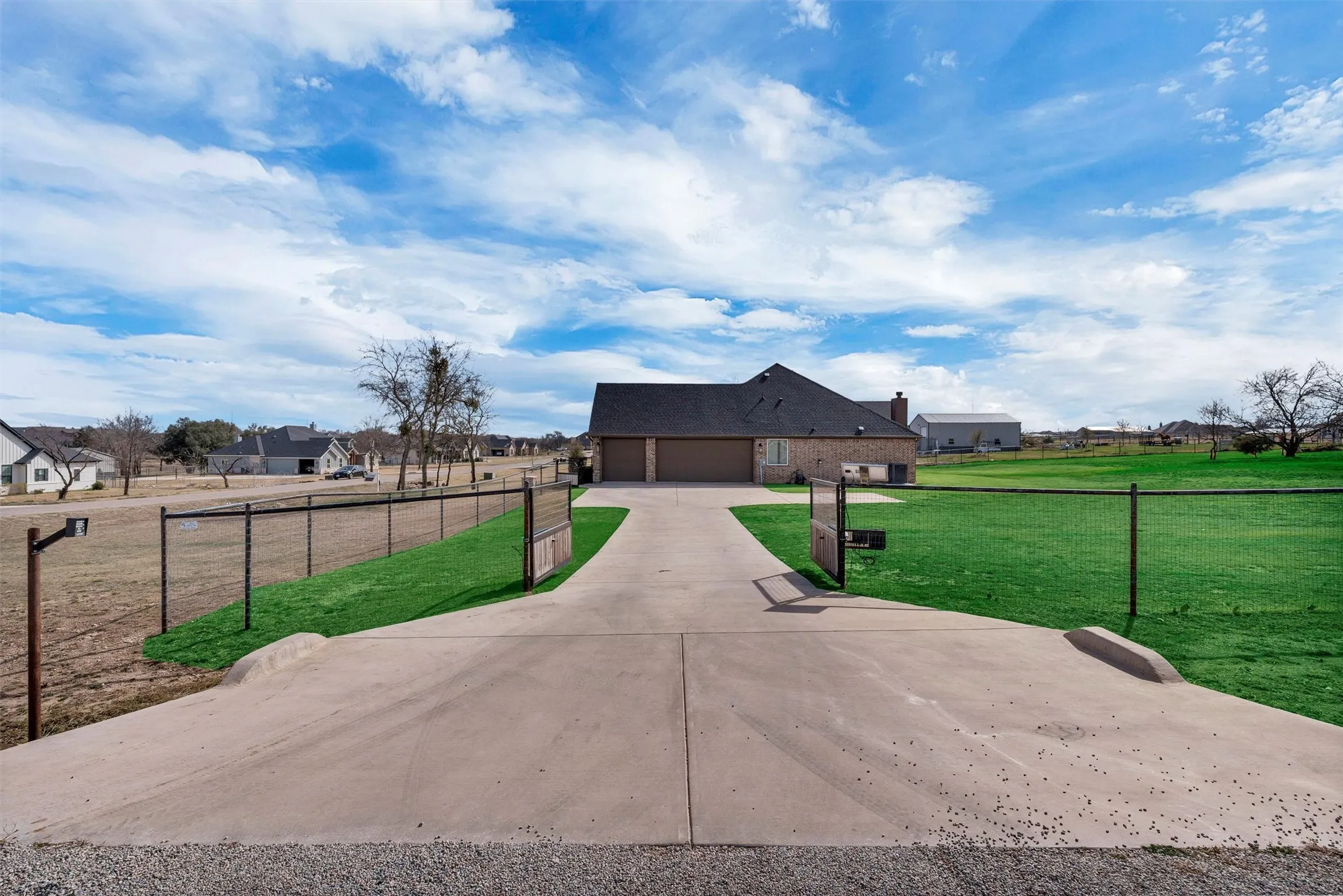 Single Family Residence For Sale in Parker County , 2037 Pinnell Prairie, Weatherford, Texas 76088, 4 Bedroom, 3 Bathroom, 3 Garage spaces, 2,532 Sqft, built in 2021, mls#21154863, Real Estate Agent in Weatherford, Homes For Sale in Parker county, Homes For Sale in Weatherford, Realtor in Weatherford Texas, Real Estate Brokerage Independent Realty Texas, Luminita Cordes Realtor
