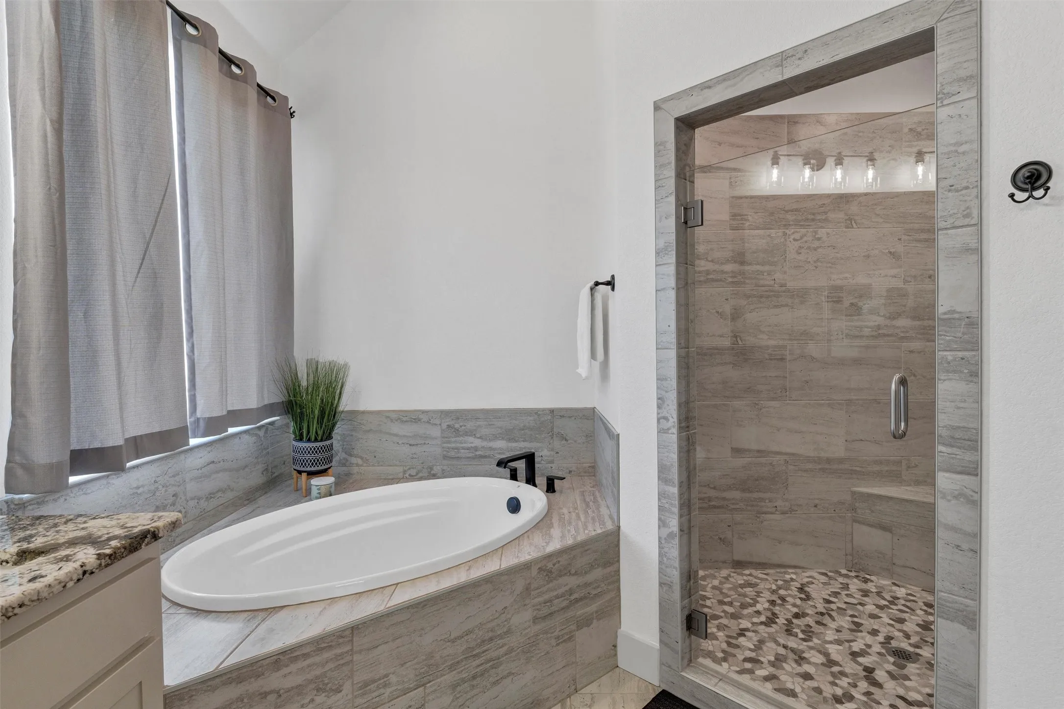 Single Family Residence For Sale in Parker County , 2037 Pinnell Prairie, Weatherford, Texas 76088, 4 Bedroom, 3 Bathroom, 3 Garage spaces, 2,532 Sqft, built in 2021, mls#21154863, Real Estate Agent in Weatherford, Homes For Sale in Parker county, Homes For Sale in Weatherford, Realtor in Weatherford Texas, Real Estate Brokerage Independent Realty Texas, Luminita Cordes Realtor