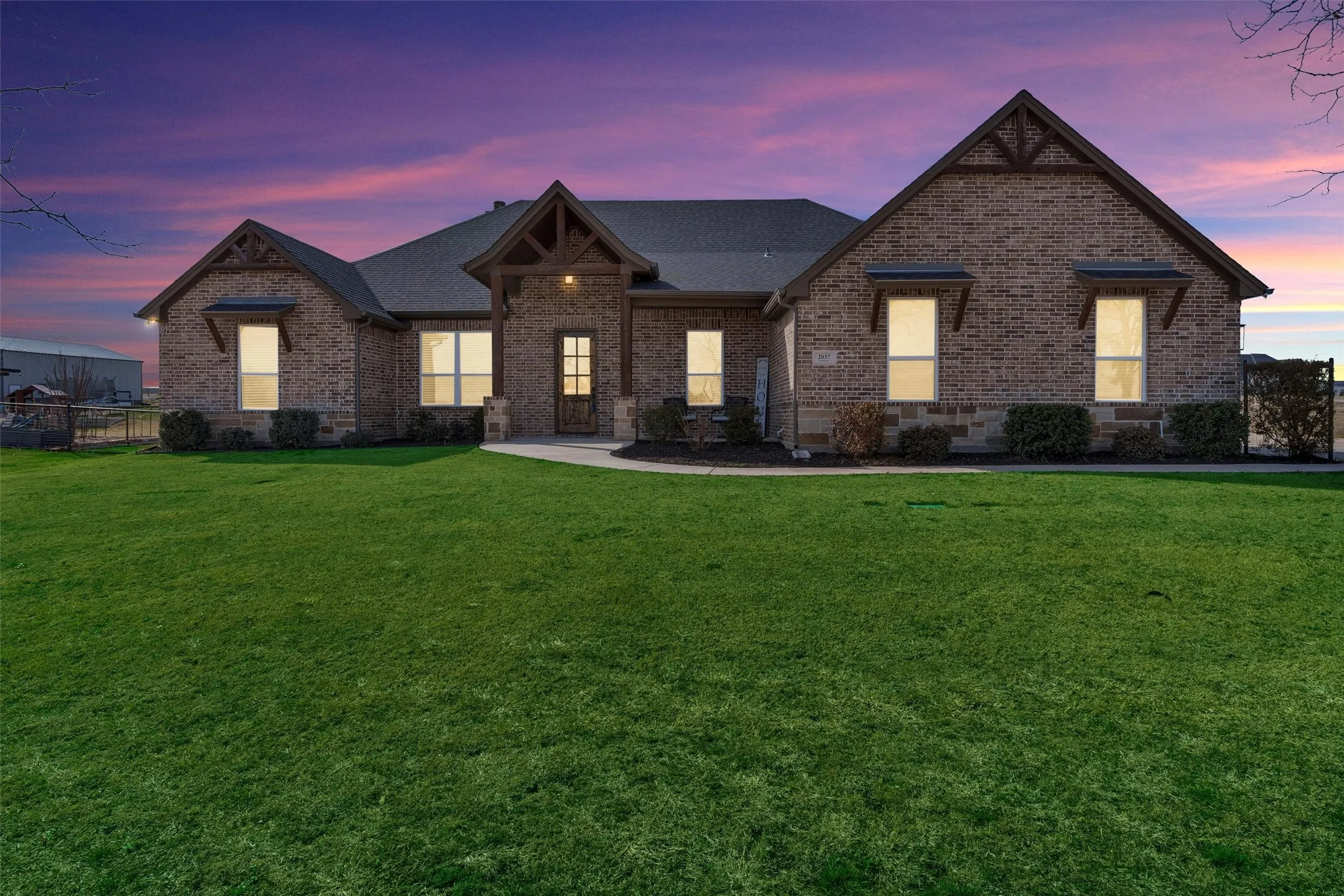 Single Family Residence For Sale in Parker County , 2037 Pinnell Prairie, Weatherford, Texas 76088, 4 Bedroom, 3 Bathroom, 3 Garage spaces, 2,532 Sqft, built in 2021, mls#21154863, Real Estate Agent in Weatherford, Homes For Sale in Parker county, Homes For Sale in Weatherford, Realtor in Weatherford Texas, Real Estate Brokerage Independent Realty Texas, Luminita Cordes Realtor