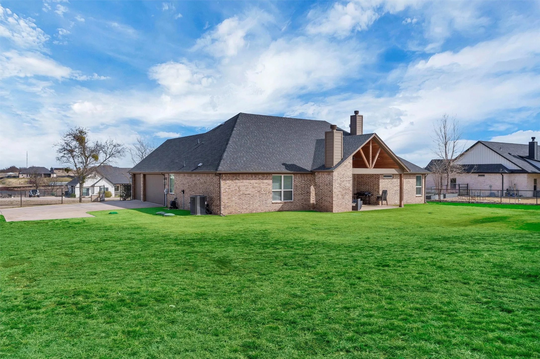 Single Family Residence For Sale in Parker County , 2037 Pinnell Prairie, Weatherford, Texas 76088, 4 Bedroom, 3 Bathroom, 3 Garage spaces, 2,532 Sqft, built in 2021, mls#21154863, Real Estate Agent in Weatherford, Homes For Sale in Parker county, Homes For Sale in Weatherford, Realtor in Weatherford Texas, Real Estate Brokerage Independent Realty Texas, Luminita Cordes Realtor