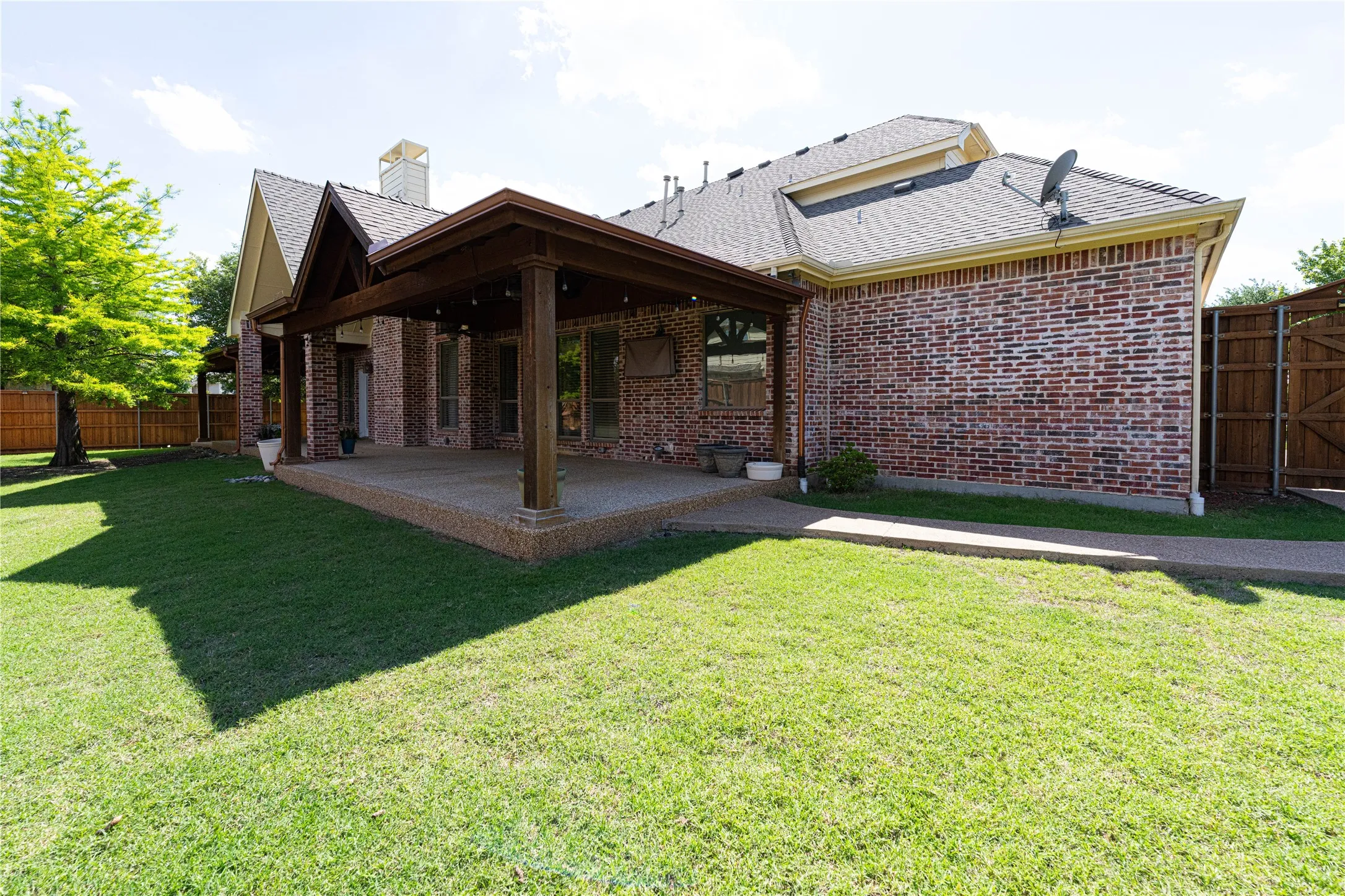 Single Family Residence For Sale in Collin County , 523 Buffalo Bend Court, Murphy, Texas 75094, 4 Bedroom, 4 Bathroom, 3 Garage spaces, 3,658 Sqft, built in 2004, mls#21176990, Real Estate Agent in Murphy, Homes For Sale in Collin county, Homes For Sale in Murphy, Realtor in Murphy Texas, Real Estate Brokerage Independent Realty Texas, Luminita Cordes Realtor