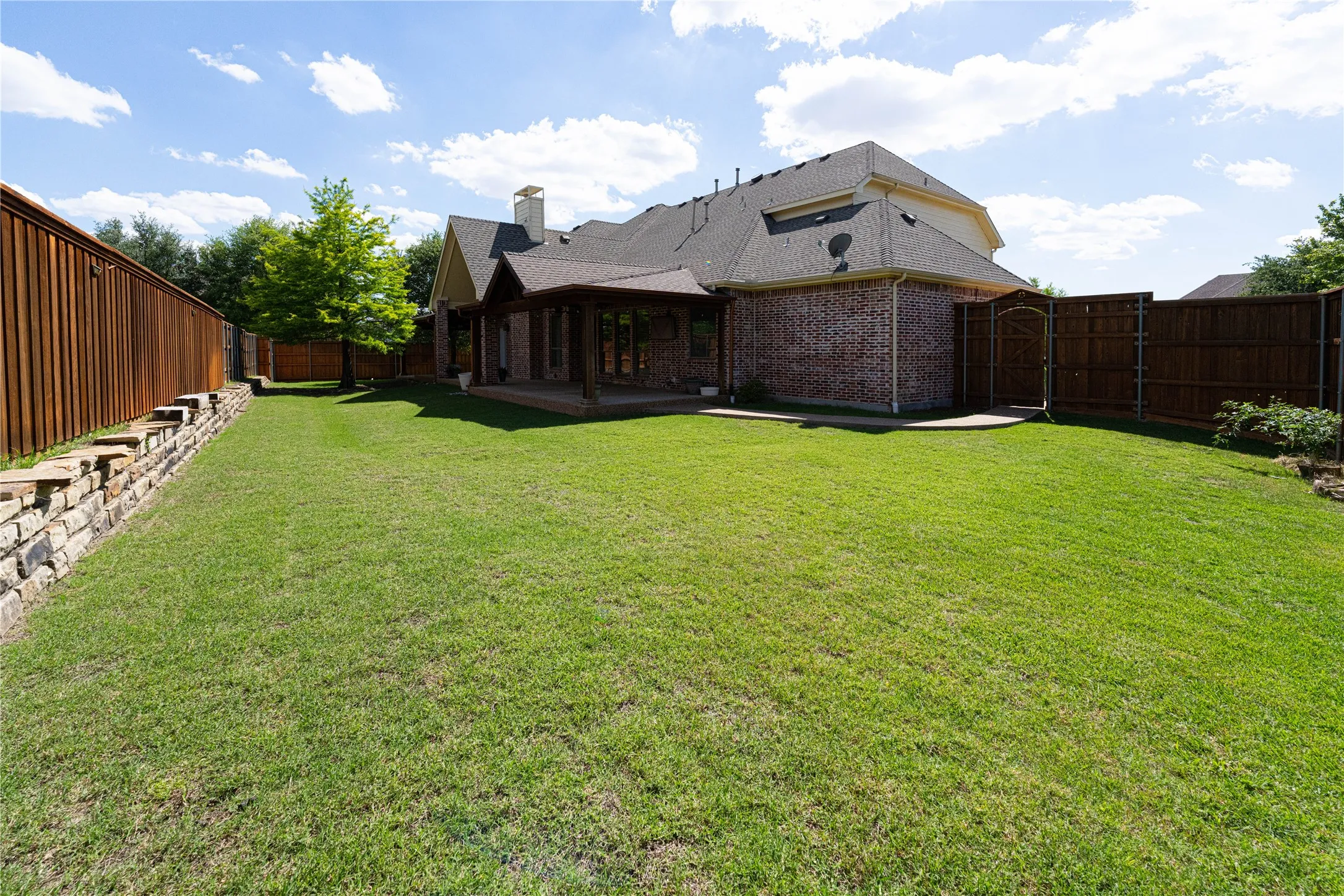 Single Family Residence For Sale in Collin County , 523 Buffalo Bend Court, Murphy, Texas 75094, 4 Bedroom, 4 Bathroom, 3 Garage spaces, 3,658 Sqft, built in 2004, mls#21176990, Real Estate Agent in Murphy, Homes For Sale in Collin county, Homes For Sale in Murphy, Realtor in Murphy Texas, Real Estate Brokerage Independent Realty Texas, Luminita Cordes Realtor