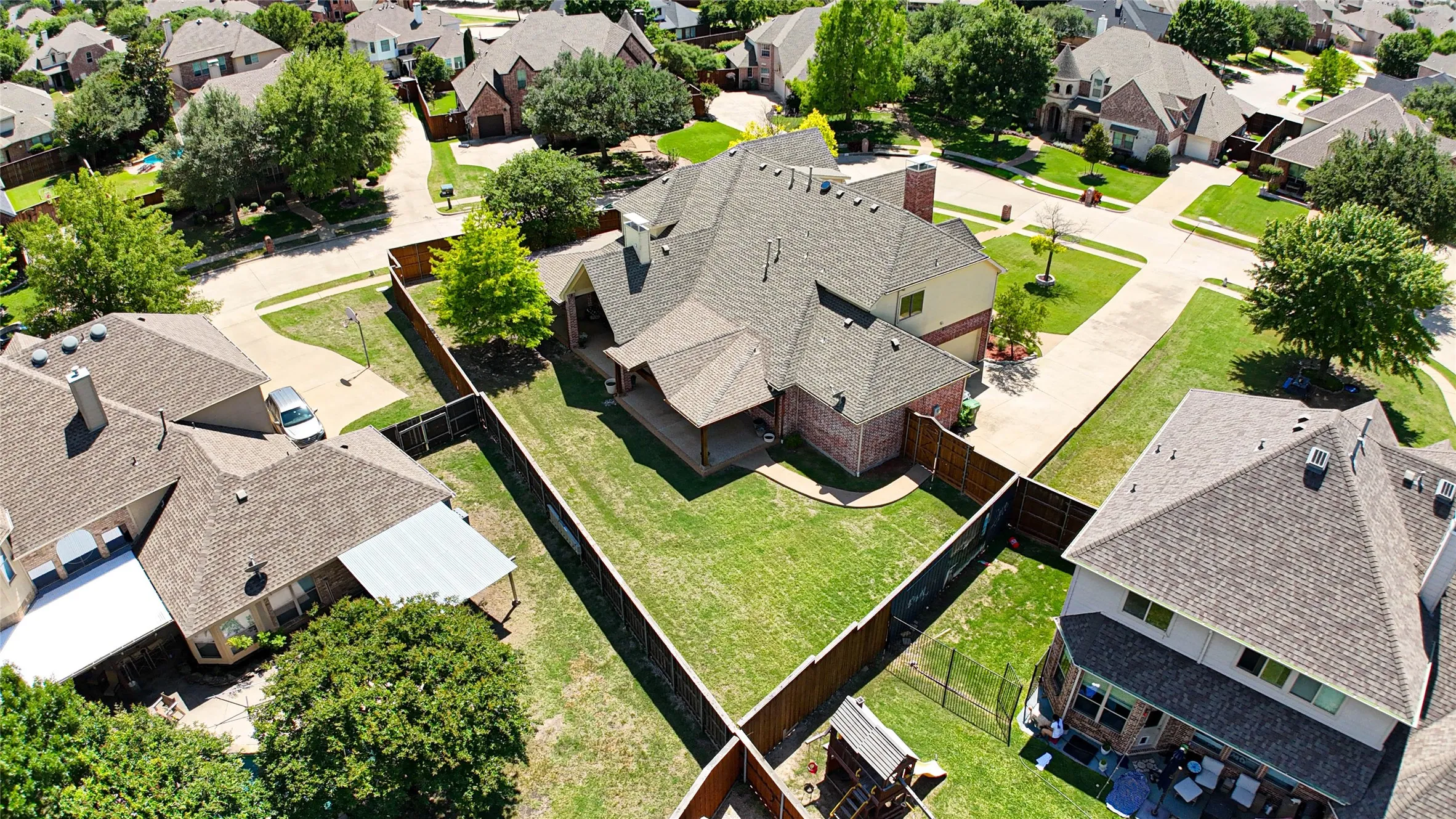 Single Family Residence For Sale in Collin County , 523 Buffalo Bend Court, Murphy, Texas 75094, 4 Bedroom, 4 Bathroom, 3 Garage spaces, 3,658 Sqft, built in 2004, mls#21176990, Real Estate Agent in Murphy, Homes For Sale in Collin county, Homes For Sale in Murphy, Realtor in Murphy Texas, Real Estate Brokerage Independent Realty Texas, Luminita Cordes Realtor