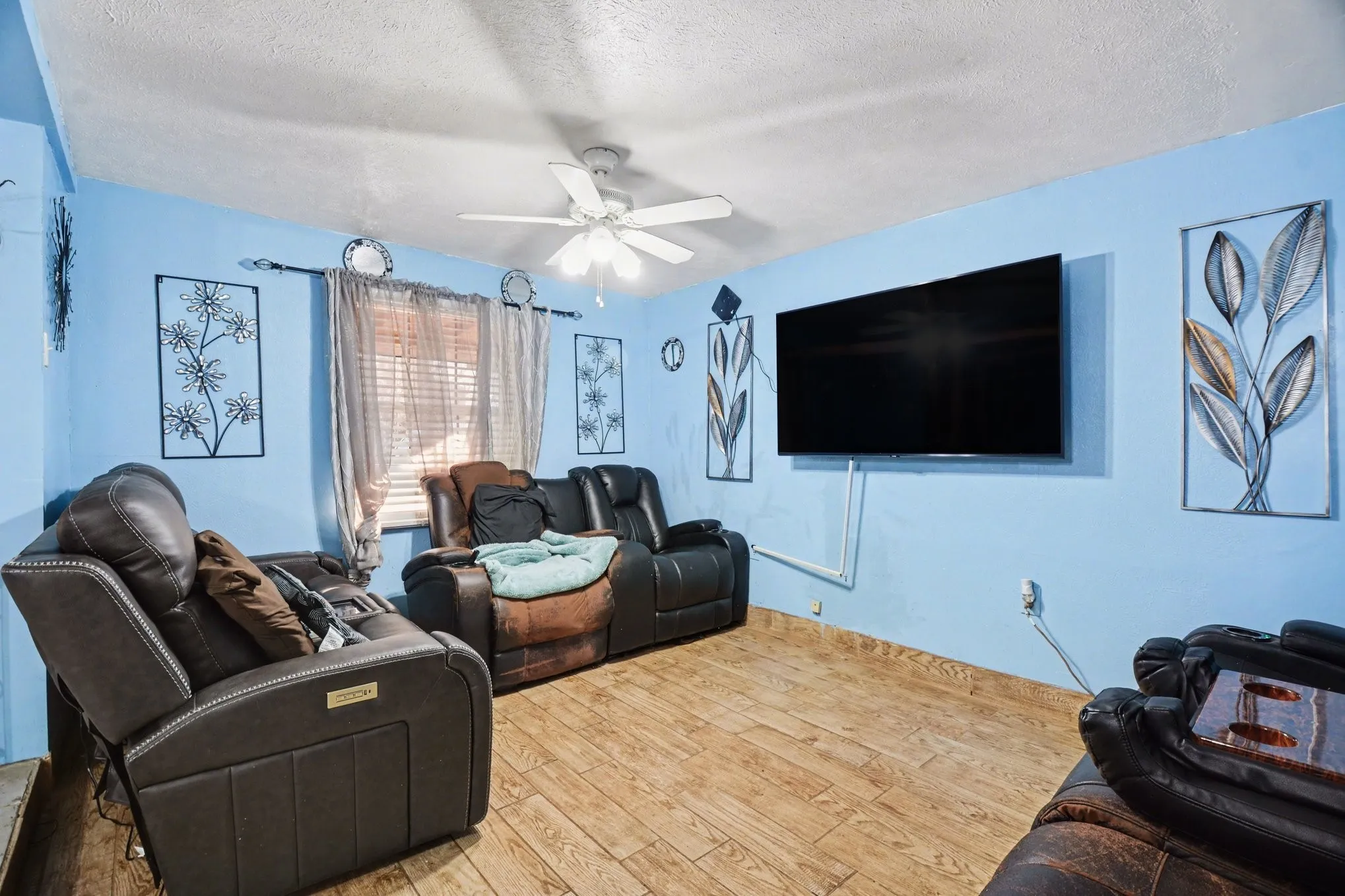 Single Family Residence For Sale in Dallas County , 1615 Barlow Avenue, Dallas, Texas 75224, 2 Bedroom, 2 Bathroom, Garage spaces, 1,058 Sqft, built in 1948, Preowned, Price $244,999, mls#21177033, Real Estate Agent in Dallas, Homes For Sale in Dallas county, Homes For Sale in Dallas, Realtor in Dallas Texas, Real Estate Brokerage Independent Realty Texas, Luminita Cordes Realtor