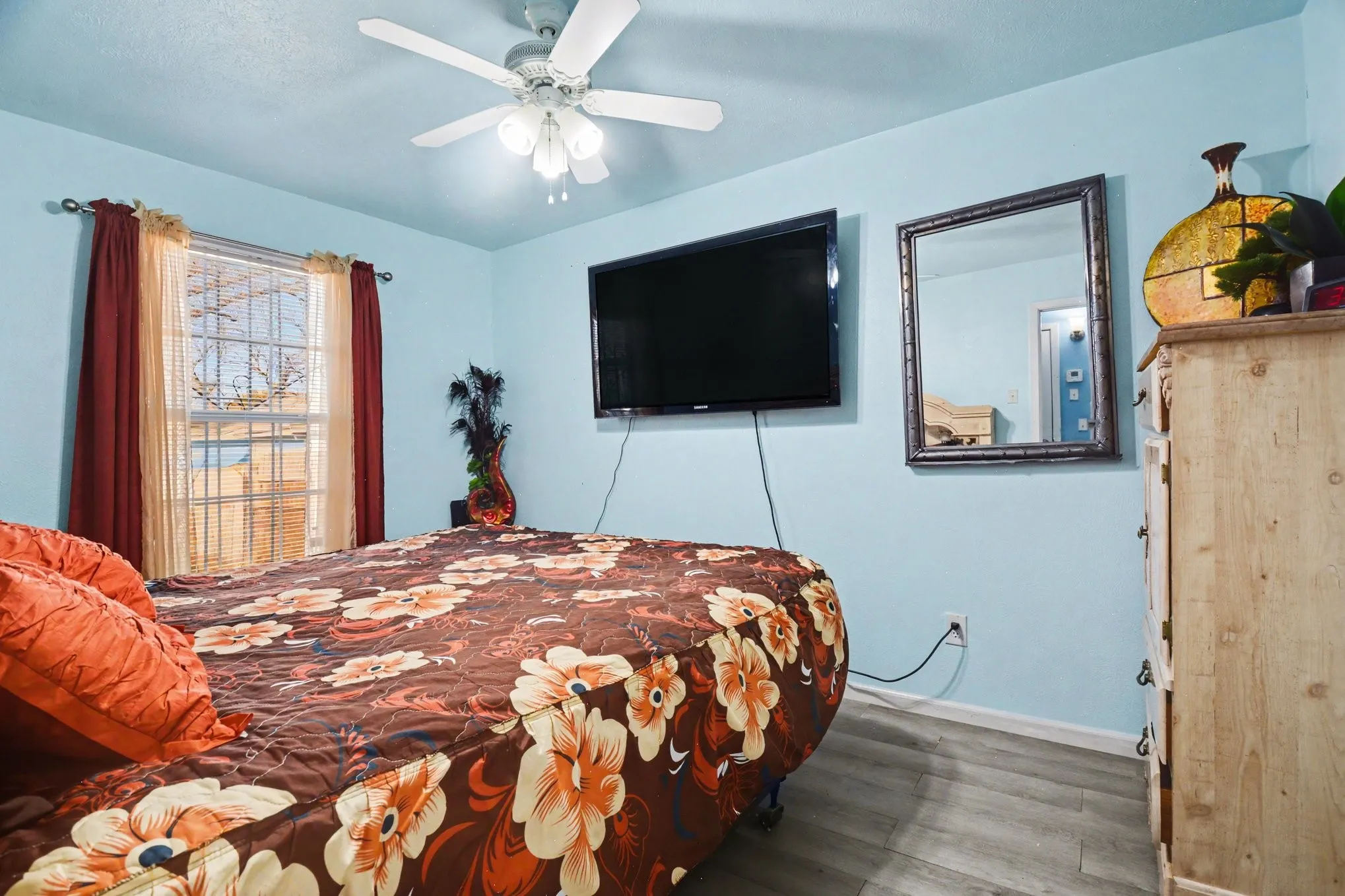 Single Family Residence For Sale in Dallas County , 1615 Barlow Avenue, Dallas, Texas 75224, 2 Bedroom, 2 Bathroom, Garage spaces, 1,058 Sqft, built in 1948, Preowned, Price $244,999, mls#21177033, Real Estate Agent in Dallas, Homes For Sale in Dallas county, Homes For Sale in Dallas, Realtor in Dallas Texas, Real Estate Brokerage Independent Realty Texas, Luminita Cordes Realtor